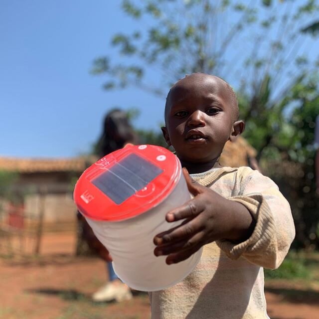 At Love Avocado we are committed to the local communities we serve. That includes providing #solarlights to our farmers and their families in villages with limited power resources. These amazing lights made by @mpowerdinc allow kids to study into the