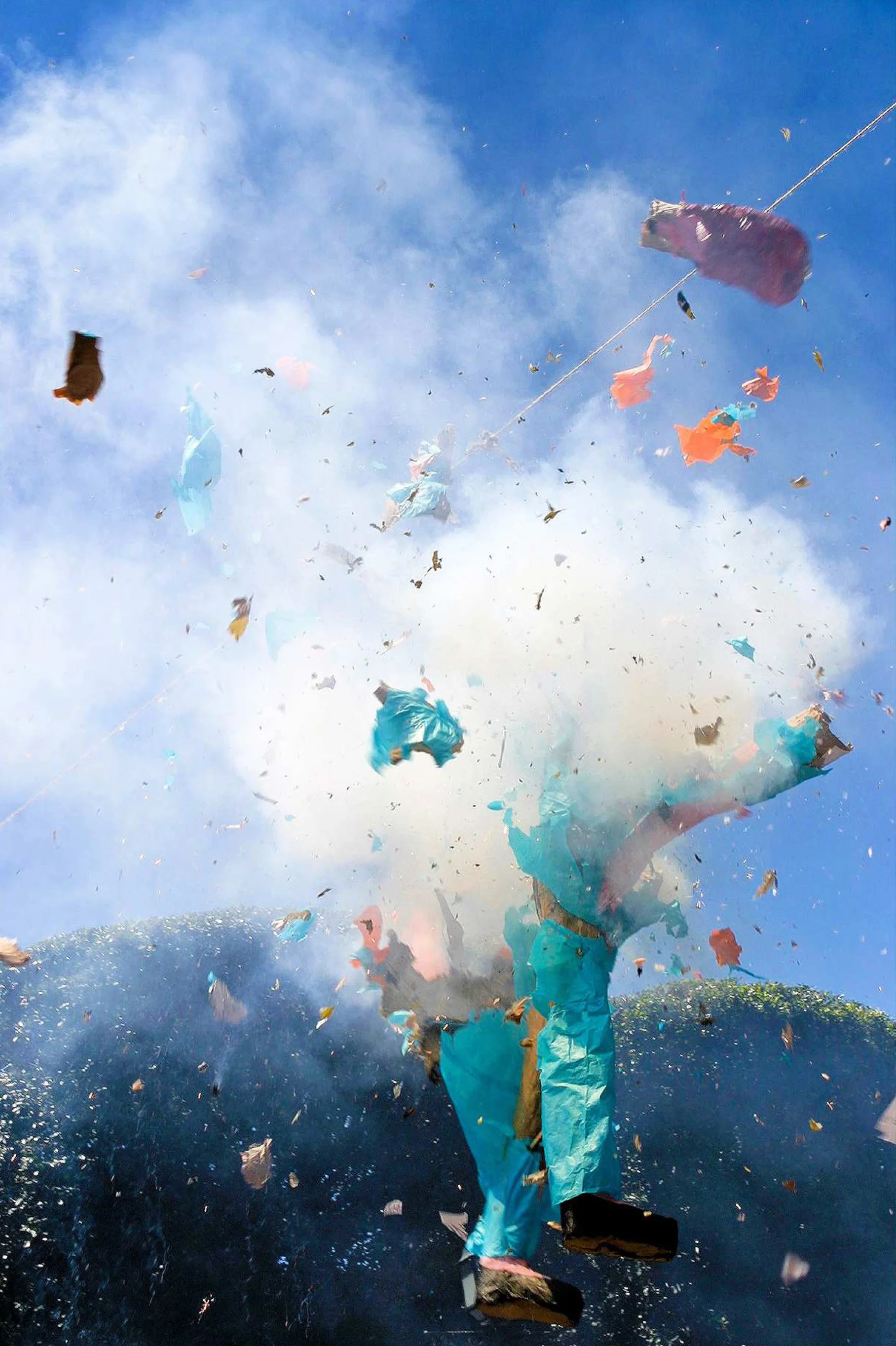 Exploding Cartonería, Day following Easter Sunday