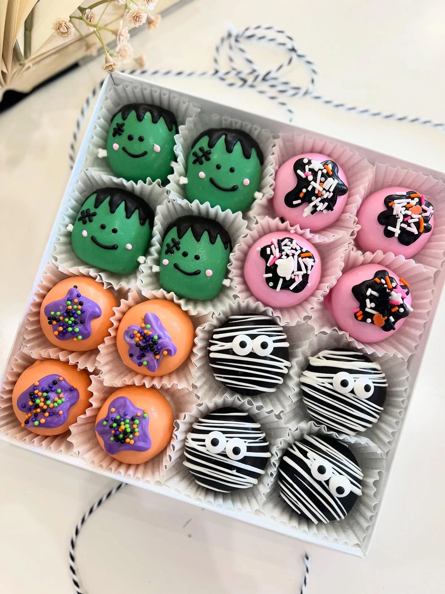 Spooky never looked so sweet π»
Our Halloween cake truffles are back — dressed as mummies, Frankensteins, and more!
Perfect for gifting (or keeping for yourself) in boxes of 4, 9, or 16.
πππΈοΈ Scary good and totally adorable!
#SpookyCuteTreat