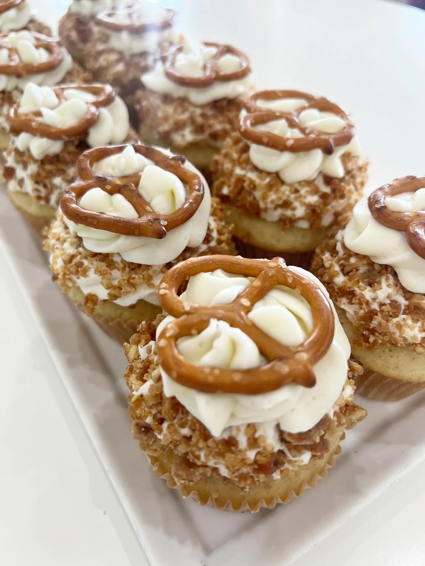 She&rsquo;s crunchy. She&rsquo;s creamy. She&rsquo;s cute. Pretzel crunch cupcakes loaded with buttery maple vanilla cake, rolled in candied pretzel bits, and crowned with creamy frosting + a pretzel twist.🧁🥨 #PretzelCupcakes #SweetAndSaltyTreats #