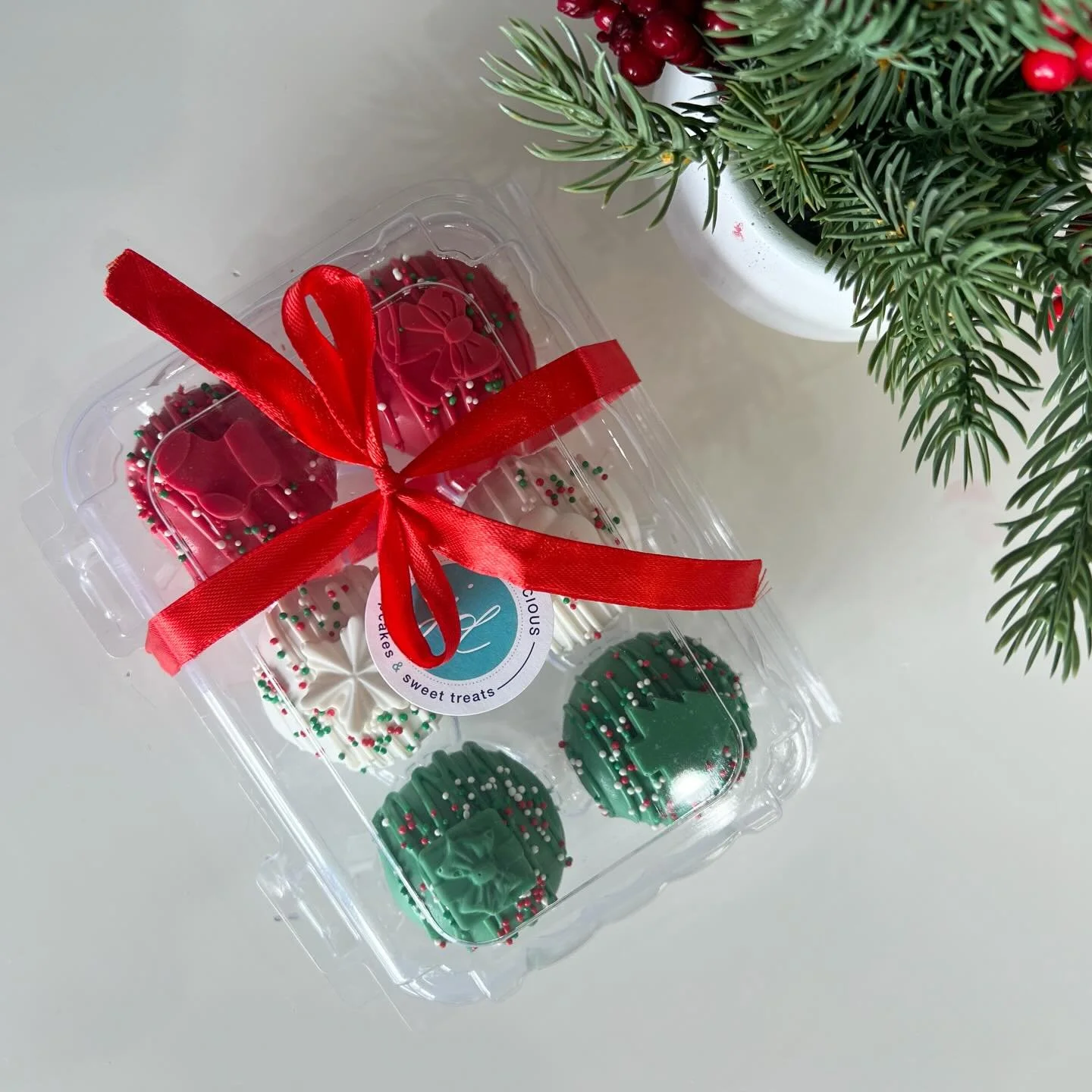If you need a gift that always gets a smile&hellip; this is it. 🎁
Our Christmas Cake Truffle Boxes are ready to grab + go!
Perfect for teachers, coworkers, neighbors, stockings &mdash; or yourself. ❤️✨#GiftIdeas
#HolidayGifts
#TeacherGifts
#Coworker