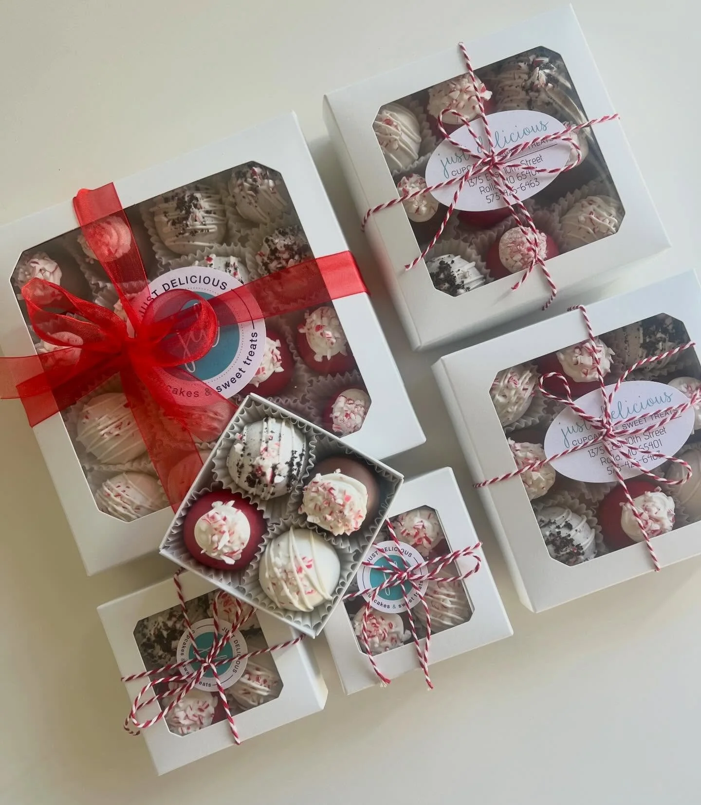 Christmas cake truffles >>> 🎄✨
Small bites. Big holiday flavor. 🎁 Great gifts
🎄 Holiday boxes ☕ Perfect with coffee #JustDelicious #CakeTruffles #ChristmasDesserts #HolidaySweets #BakeryLife #ChristmasTreats #ShopLocal #HolidayBaking #Gif