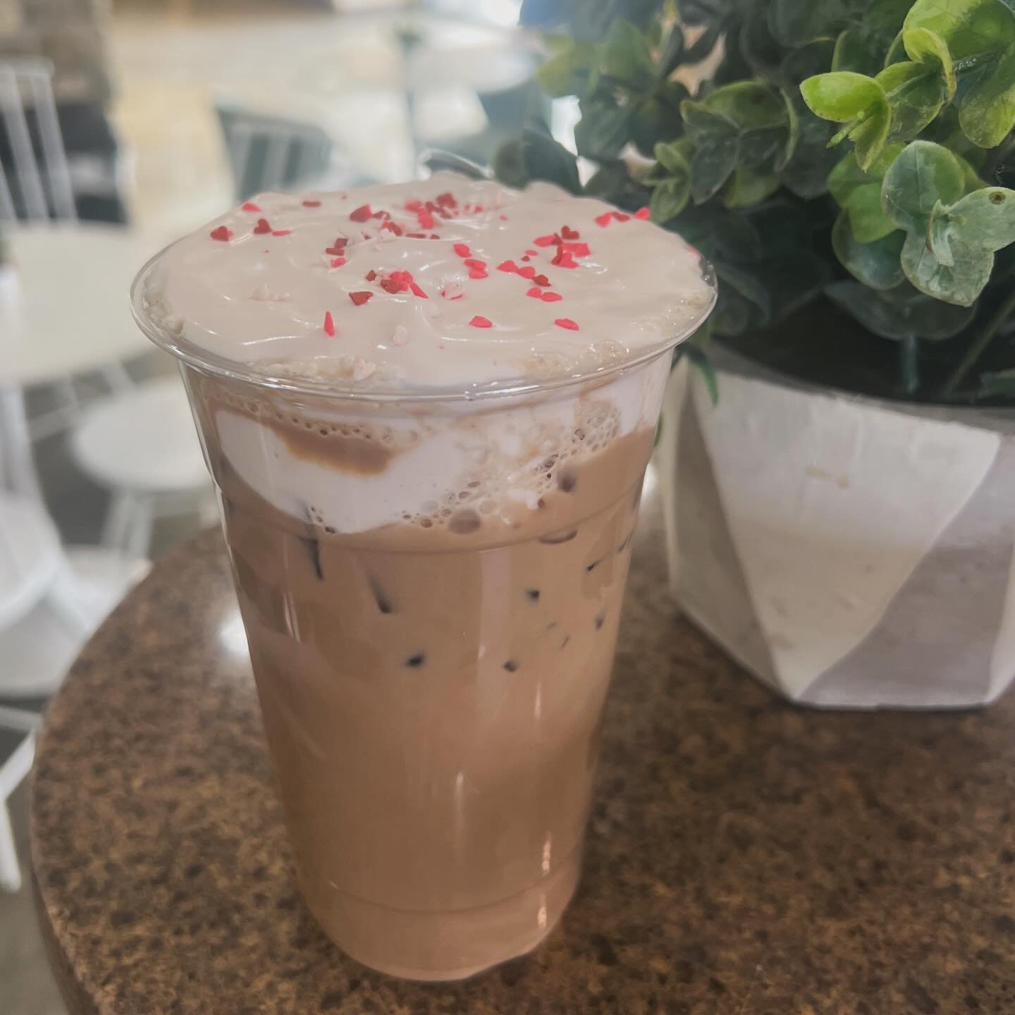 Chocolate Covered Strawberry
&hellip;but make it a latte 🍓🤍☕️
Available now ✨
#ChocolateCoveredStrawberry #StrawberryColdFoam #WhiteMocha #LatteLovers #CoffeeShopVibes