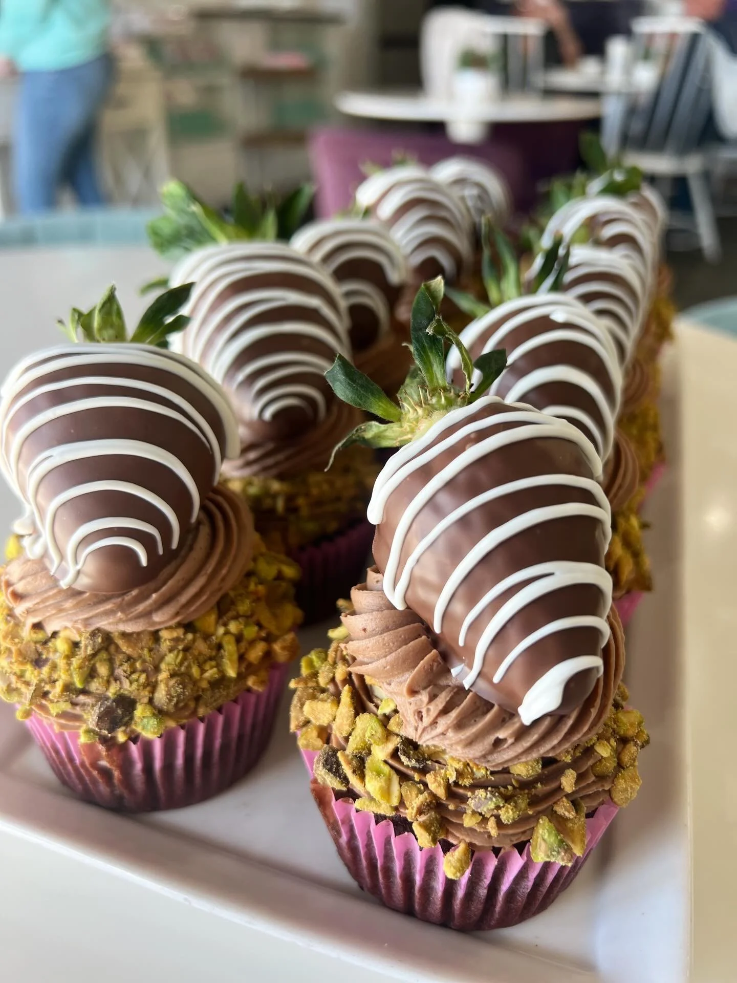 Introducing our Dubai Chocolate Strawberry Cupcakes ✨
Rich. Fancy. Extra. Just how we like it.

If you love our chocolate covered strawberries&hellip; you NEED this cupcake.

Available today at Just Delicious 💕. #JustDelicious
#ChocolateStrawberry
#