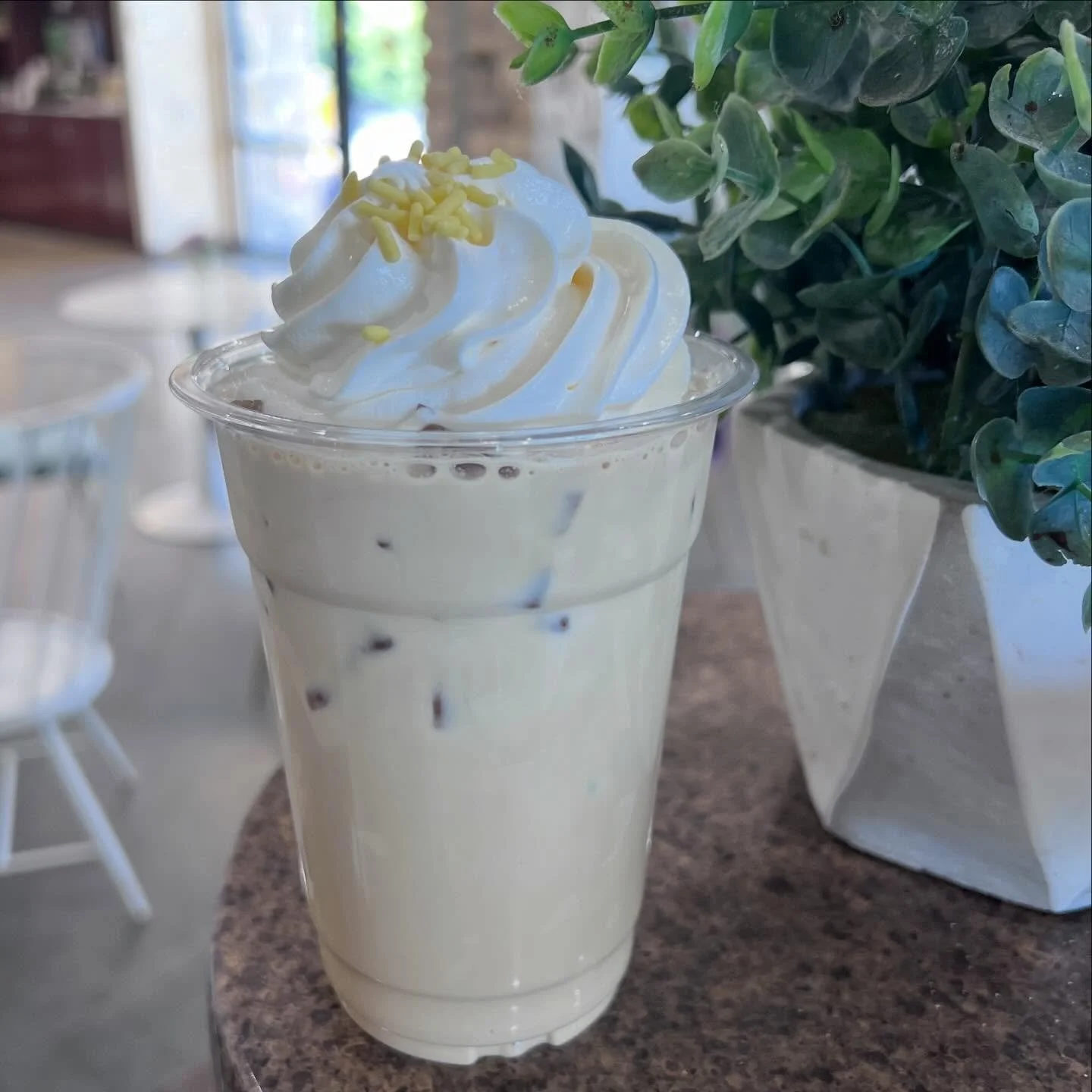 Last week&rsquo;s #1 drink&hellip; 🥁
✨ TOASTED SUNSHINE ✨
You all made it the most ordered drink of April so far ☀️
Come see what the hype is about 💛#JustDelicious #TopDrink #BestSeller #CustomerFavorite