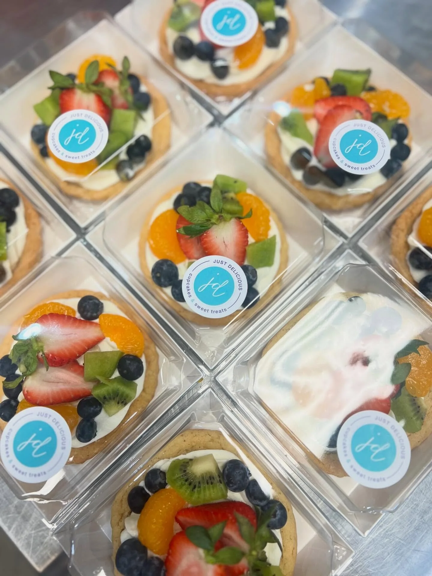 Back in stock ✨
Our famous Fruit Pizza Cookies 🍓
Fresh. Sweet. Gone fast.#JustDelicious #FruitPizzaCookie #FreshBaked #DessertLovers #SweetTreat