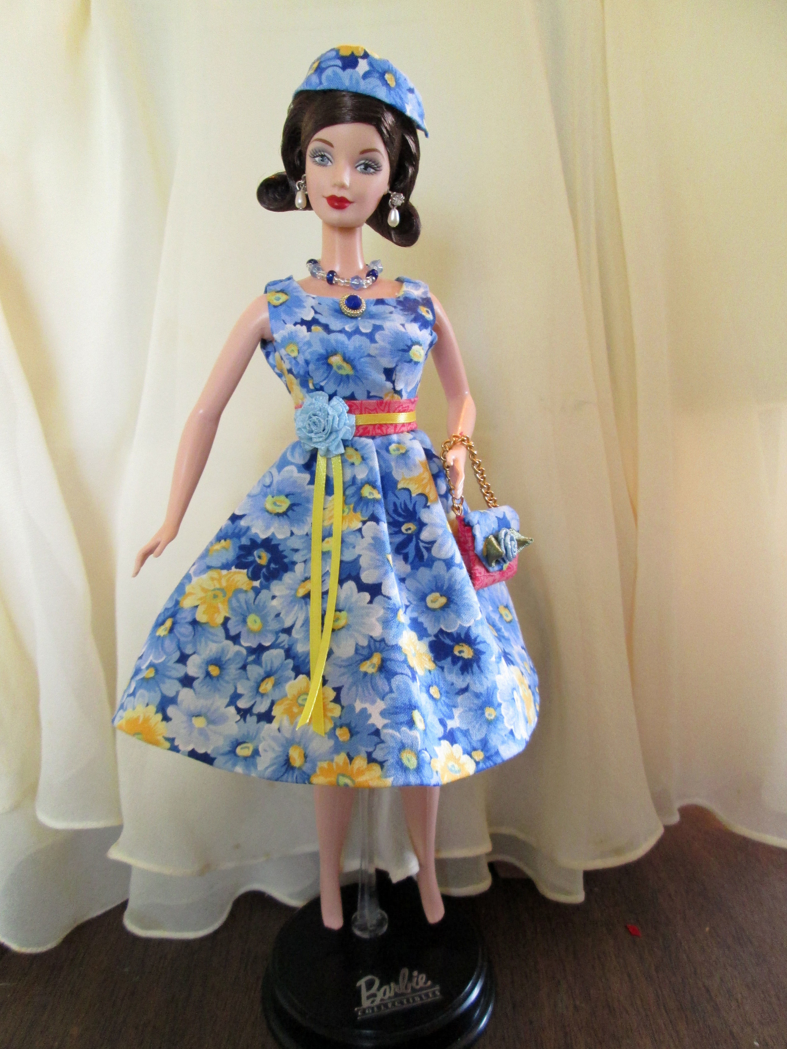 hand-made-barbie-dresses-ooak-barbie-gowns-jmb-designs-11.JPG