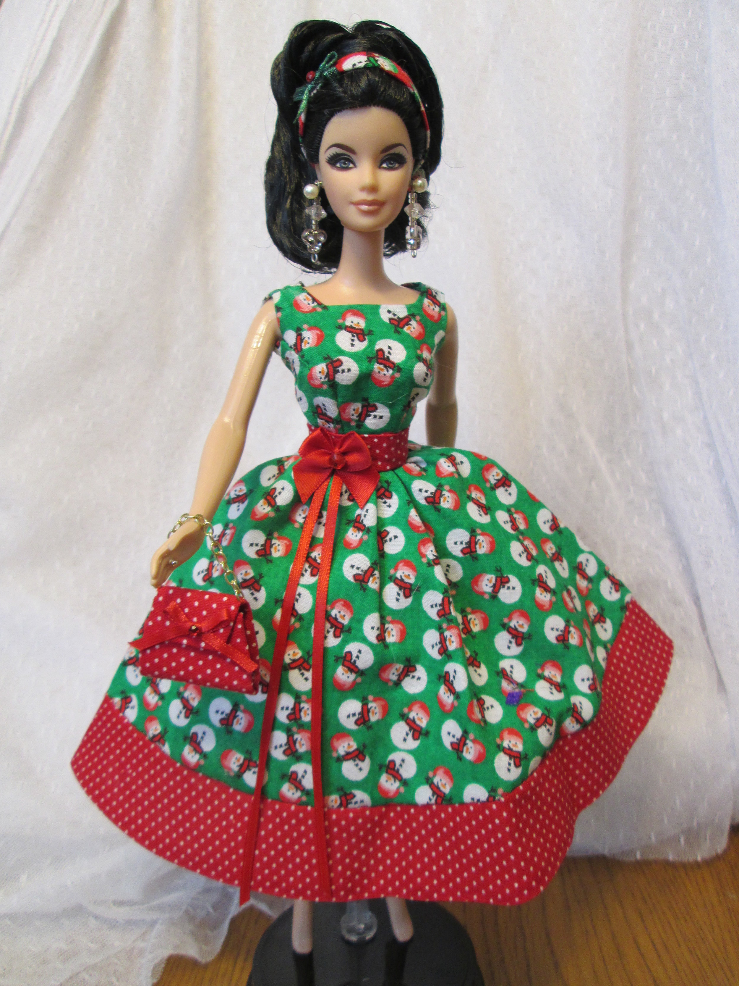 hand-made-barbie-dresses-ooak-barbie-gowns-jmb-designs-13.JPG