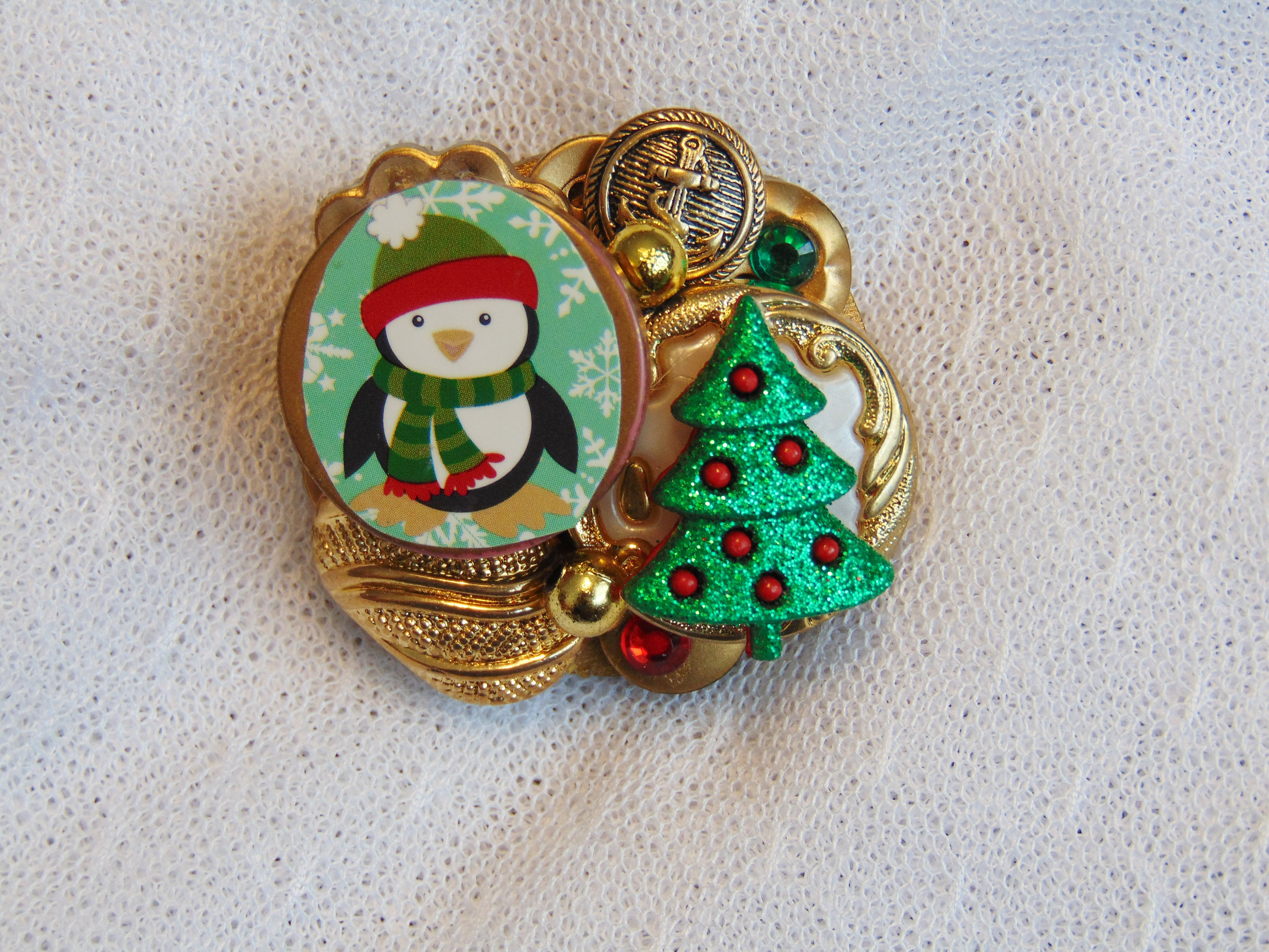 Handmade Christmas and holiday brooch by JMB Designs