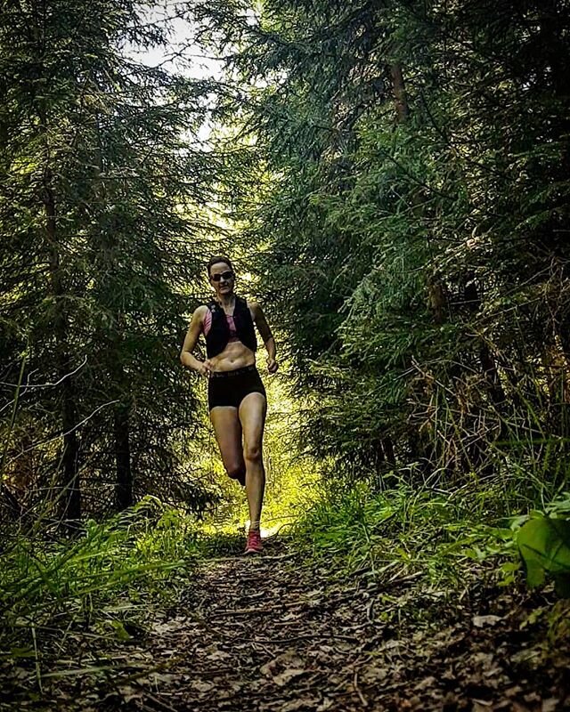 Tuff v&auml;rme f&ouml;r en l&ouml;ptur mitt p&aring; dagen, skogen var d&auml;remot sval men l&aring;ngt ifr&aring;n myggfri
#myggt&auml;tt
#varmdag
#varmthj&auml;rta 
#l&ouml;pare
#traill&ouml;pning 
#trailrunner 
#run
#runner
#motivationscoach