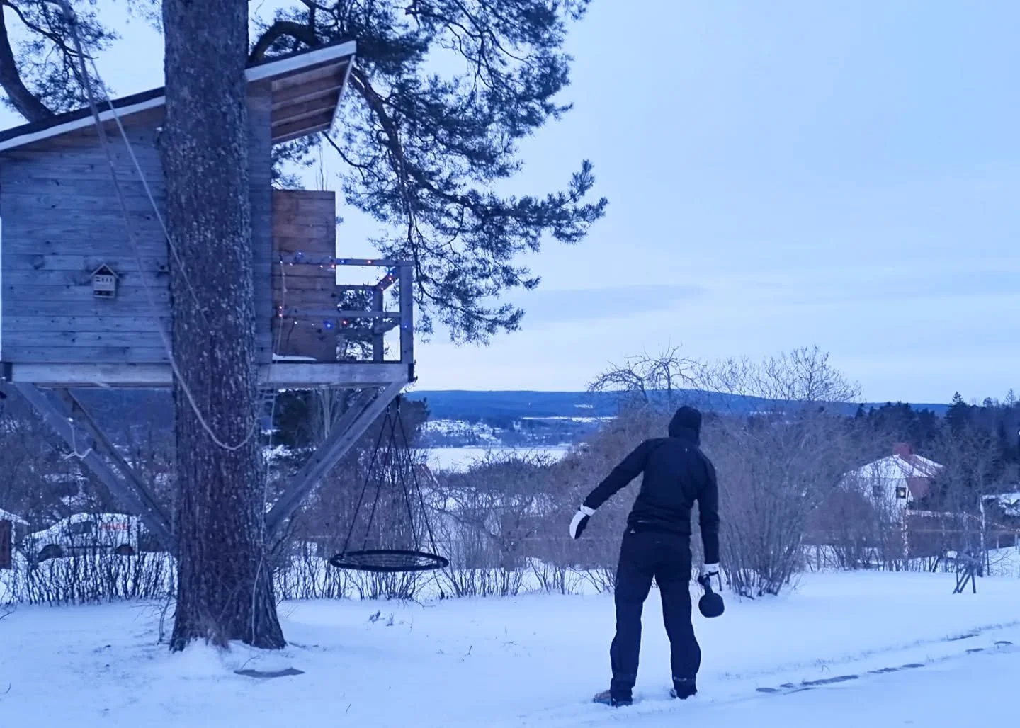 Efter backintervaller med barn i pulka s&aring; avslutades dagens motion med styrka utomhus,  lite ovant i kylan men sk&ouml;nt...
Startade dock dagen med en lyxigt l&aring;ng sovmorgon och kaffe hos bror som vallade mina skejtskidor,  det var fint d