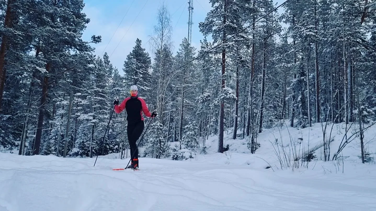 Gaah!!
Underbart med skid&aring;kning, 
och bror hade vallat skidorna till r&auml;serskidor, tackartackar!

✔️s&ouml;mn (9 fantastiska timmar, tack f&ouml;r de f&ouml;ruts&auml;ttningarna!)
✔️mat (l&aring;&aring;ng frulle... lyx...)
✔️tr&auml;ning (s