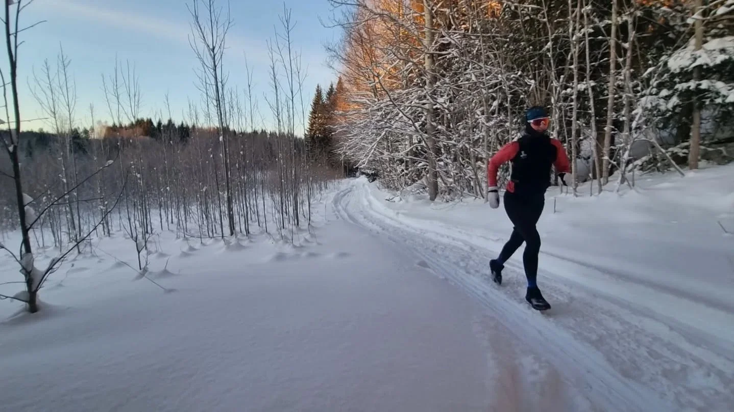 Det &auml;r underbart utomhus.
Idag kunde jag springa upp p&aring; berget f&ouml;r korvgrillning.
Jag &auml;r s&aring; j&auml;dra glad f&ouml;r det. Glad att kunna g&ouml;ra det tillsammans med familjen. &Auml;ven om de tog skoter upp 😊✌️

Win-win-w