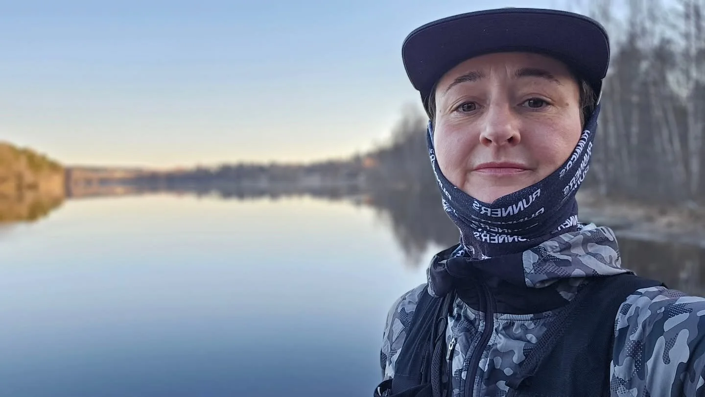 Kall morgon. 
Tr&ouml;tt morgon 😅 l&aring;ngsam skogslunk till jobb idag. L&aring;ngsamt och kort.

Gaaah, ser framemot att f&aring; komma ur den h&auml;r tr&ouml;tthetssvackan.
K&auml;nner ingen stress, vet att det kommer k&auml;nnas b&auml;ttre sn