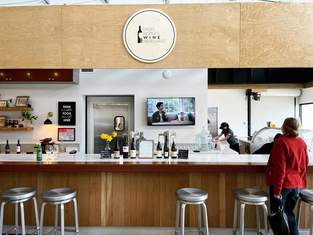 Stroll around this indoor outdoor marketplace in Paso Robles for treats, eats and drinks! Featuring salvaged Left Coast White Oak paneling wrapping each booth for a clean, cohesive look. 
.
.
.
.
#reclaimedwood #salvagedwood #wood #woodpanel #woodwal