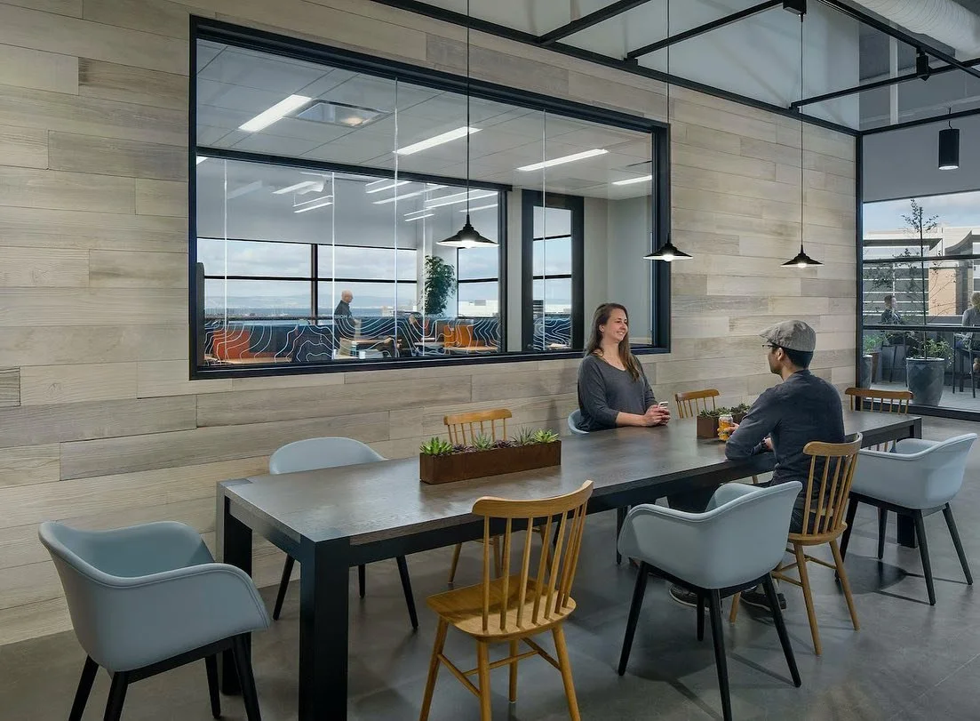 White washed and reclaimed Stout&rsquo;s Legacy Redwood paneling adds a muted textural effect that is both soft and inviting in this office space!

📸 by @davidwakelyphotos 

#reclaimedwood #reclaimed #whitewood #redwood #wallpaneling #woodwall #sust