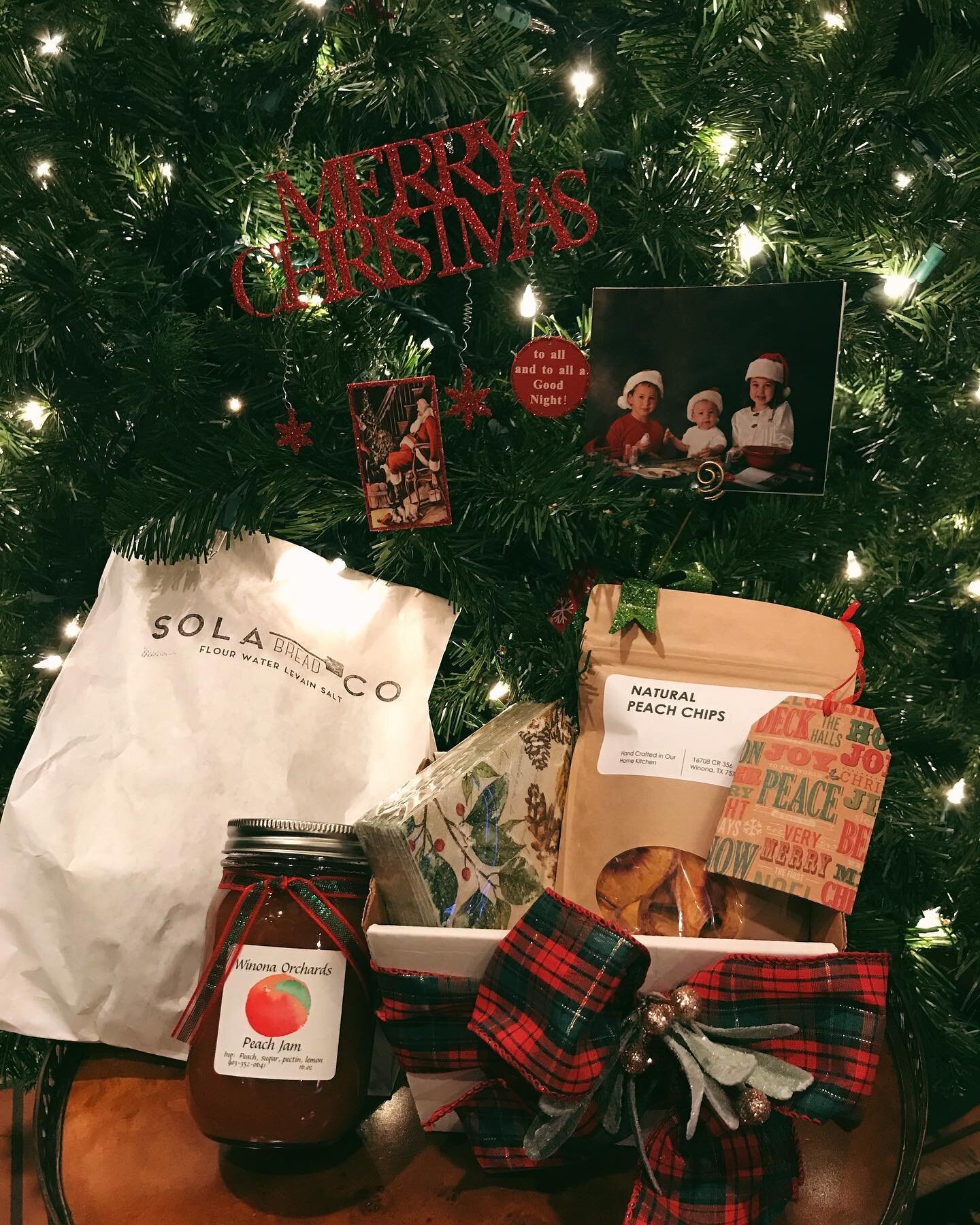 Surprise! We&rsquo;re going to be at the Rose City Farmers Market tomorrow! We will be selling our holiday gift baskets! Inside you will find our Natural Peach Chips, Peach Jam, some Sola bread, and other holiday goodies! Come visit us!! -
-
Also a s