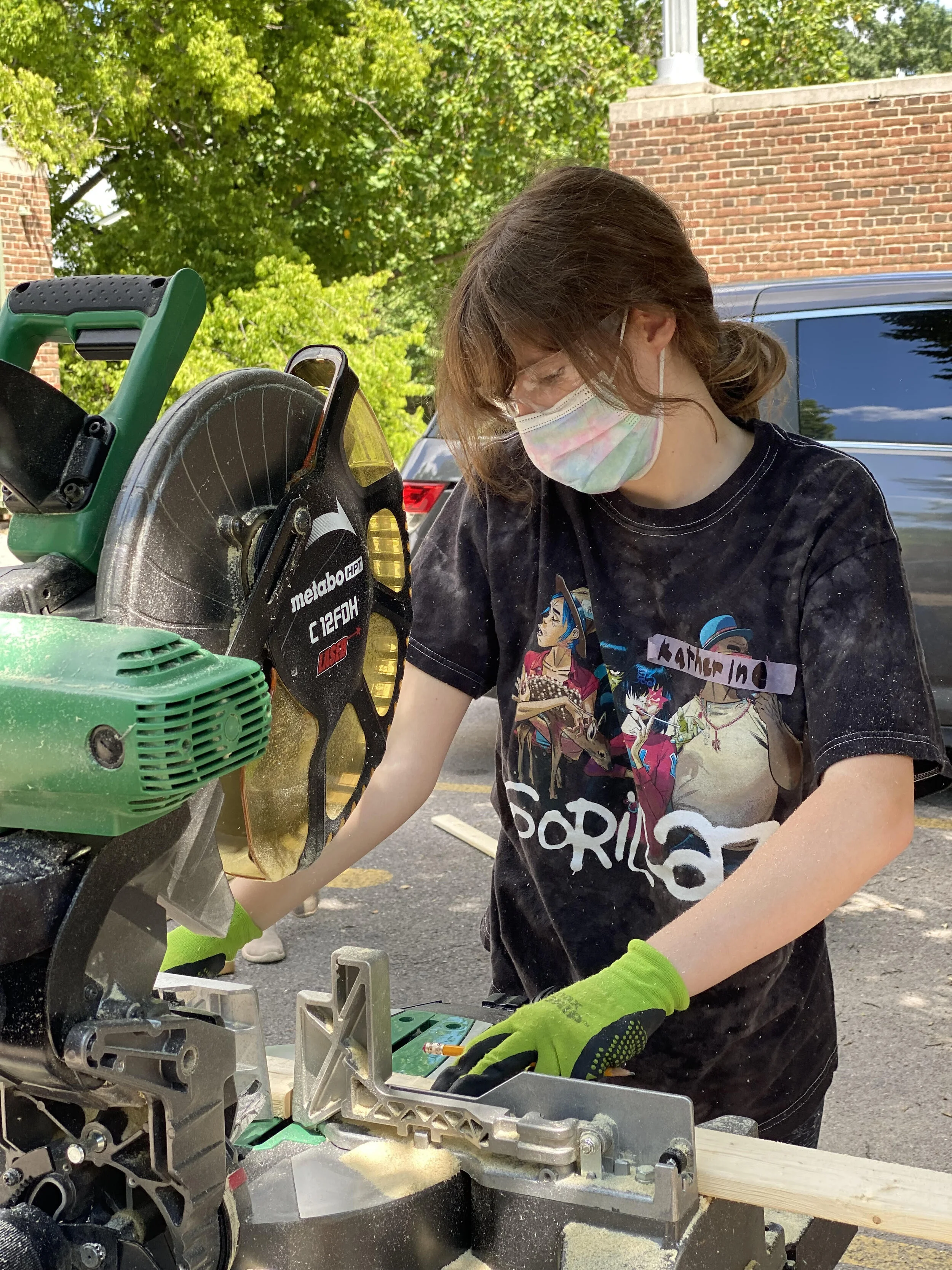 girl using band saw