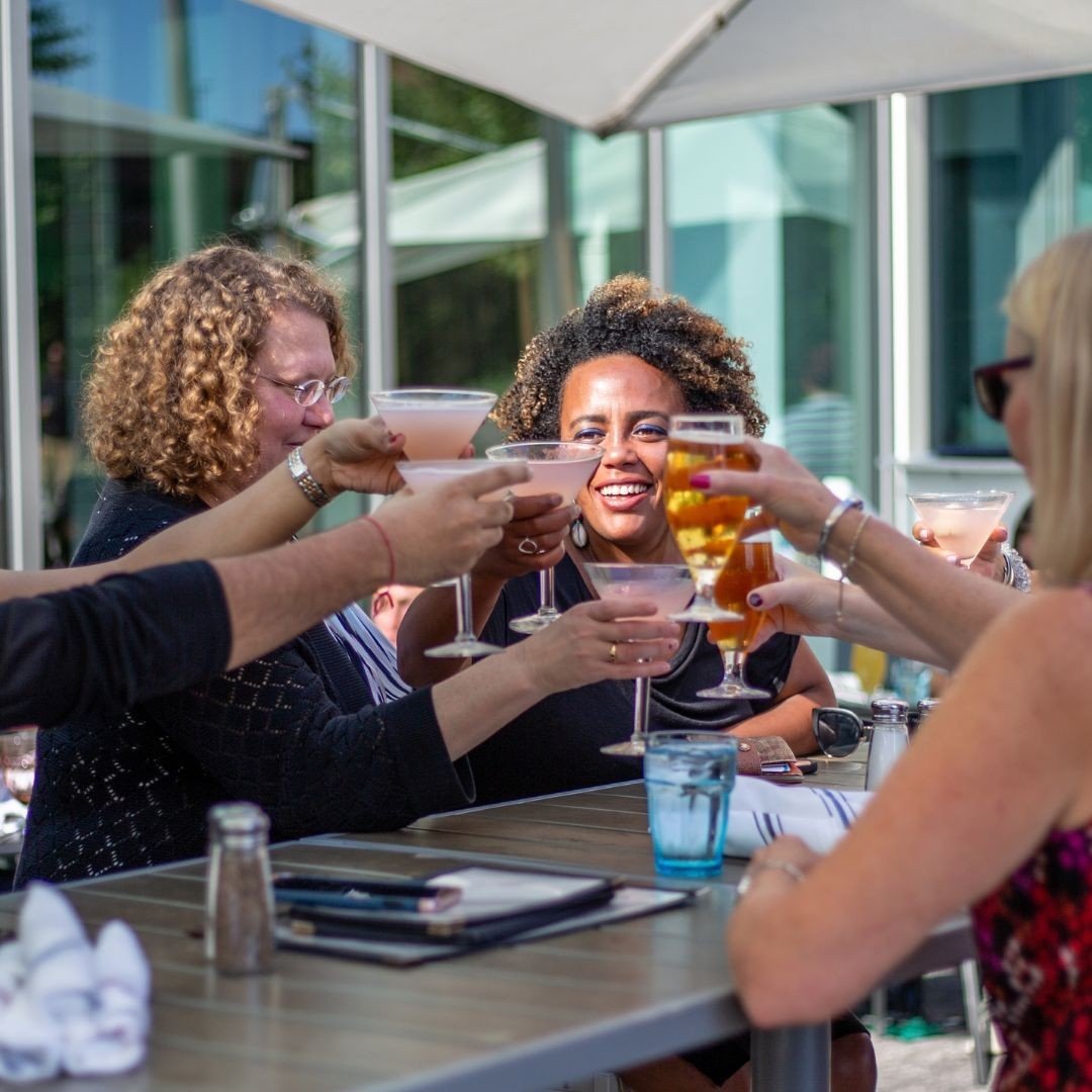 We're eagerly anticipating the return of Glass House's outdoor bar and patio where we can soak up the sunshine and sip in style! ⁠
⁠
📍450 Kendall St, Cambridge