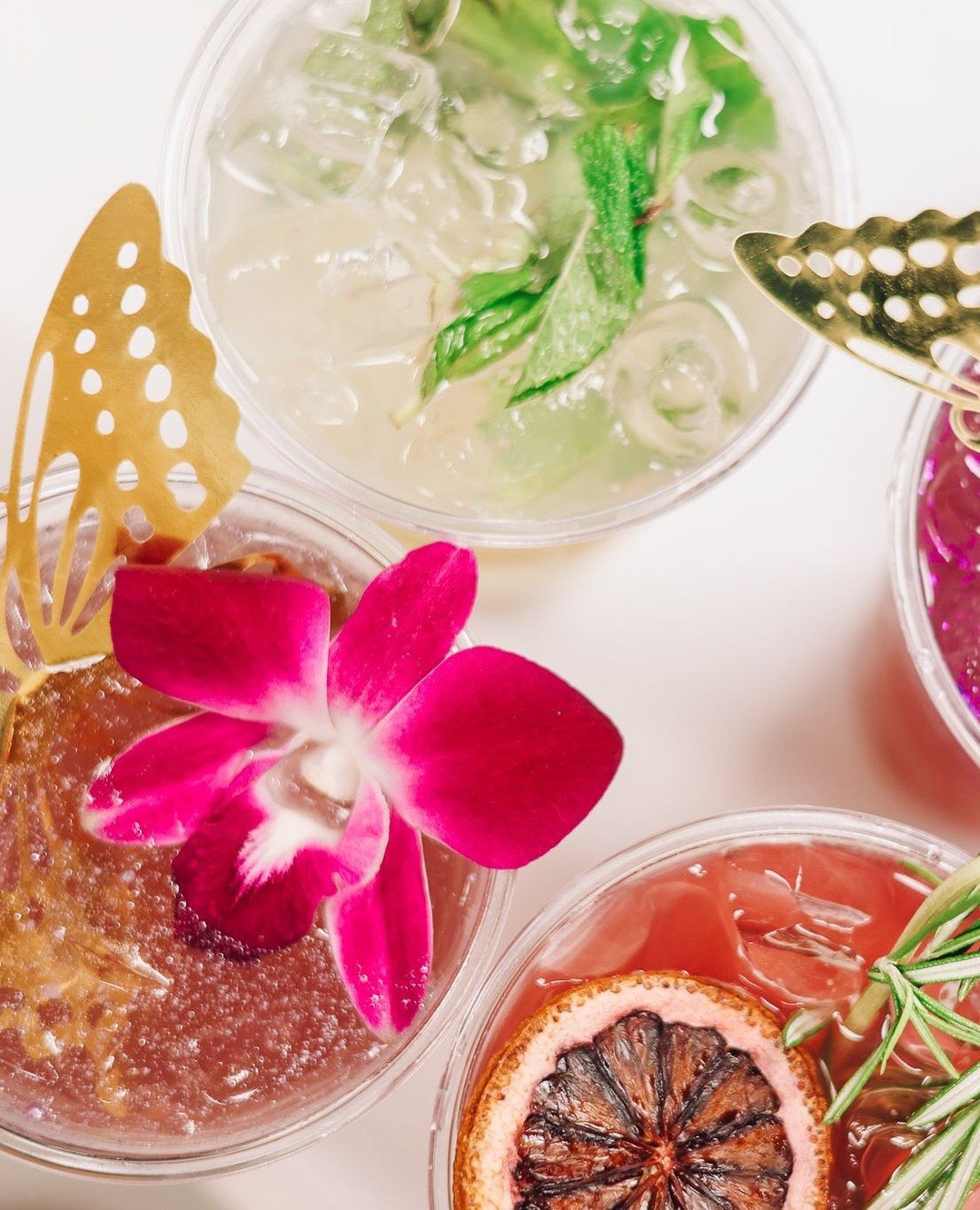 From build-your-own hard seltzers to botanical mocktails and locally brewed beer, every sip at @saguaroboston brings a little surprise. Swing by and taste what everyone's talking about&mdash;your summer go-to spot just leveled up.⁠
⁠
#summerdrinks #c
