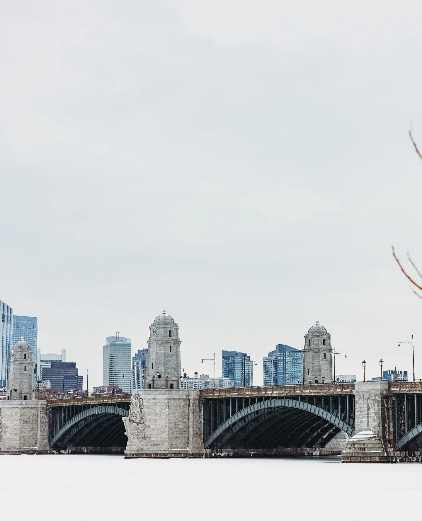 While we can appreciate the beauty of the frozen Charles, we're more than ready for it to thaw and hit the water with @paddleboston again!