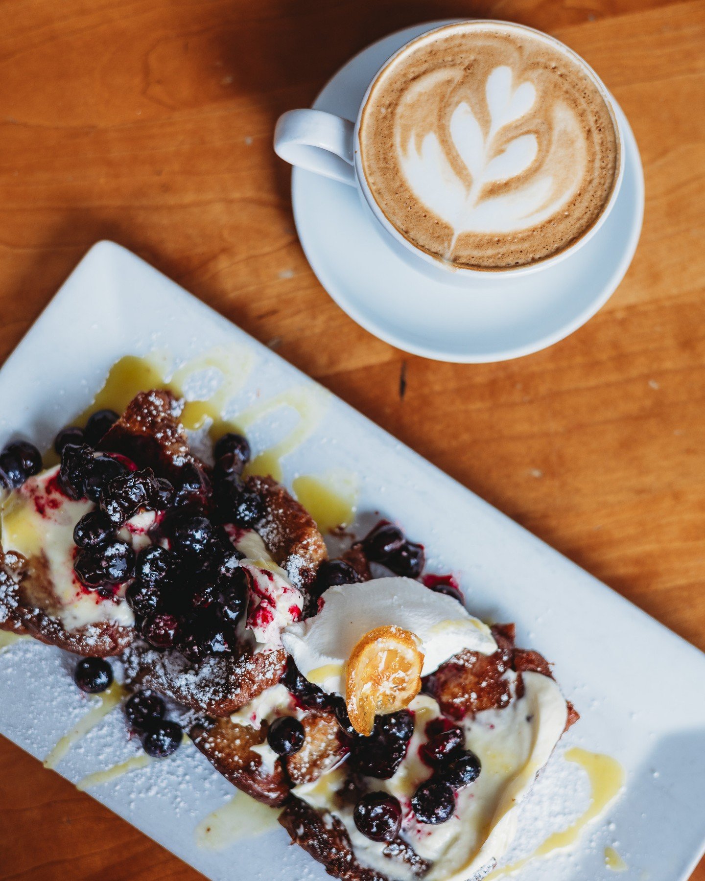 Cafe Luna&rsquo;s signature lemon blueberry french toast is the reason brunch plans exist 💛