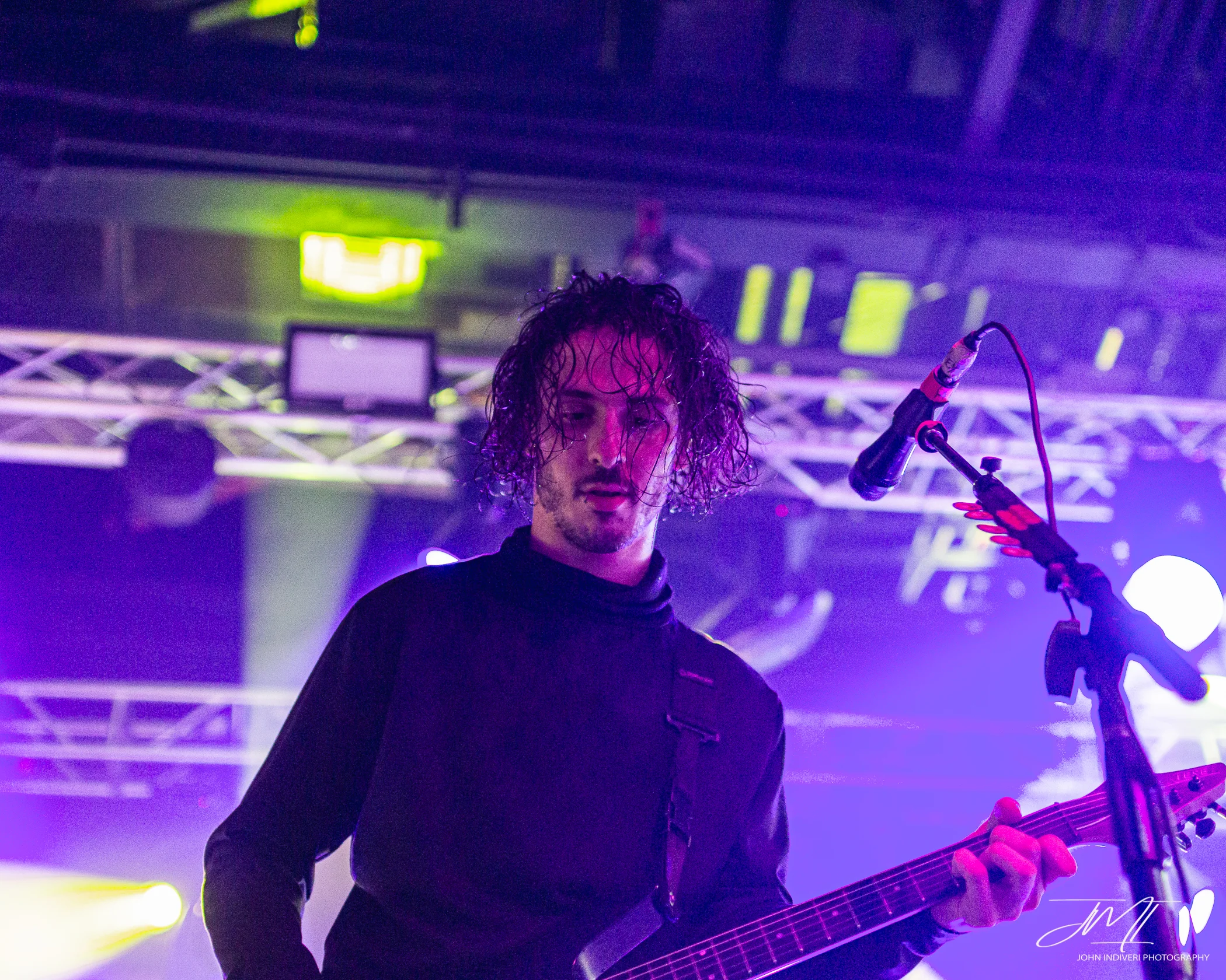 GuitaristCloseClear.jpg