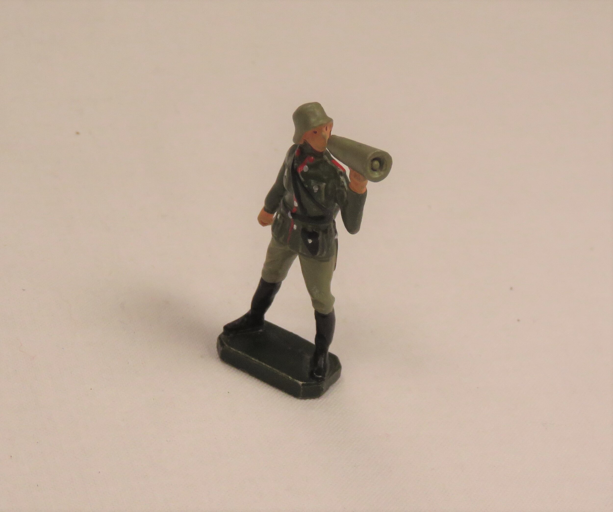 WWII German WAFFEN SS NCO  25101  mint in box Britains 54mm 