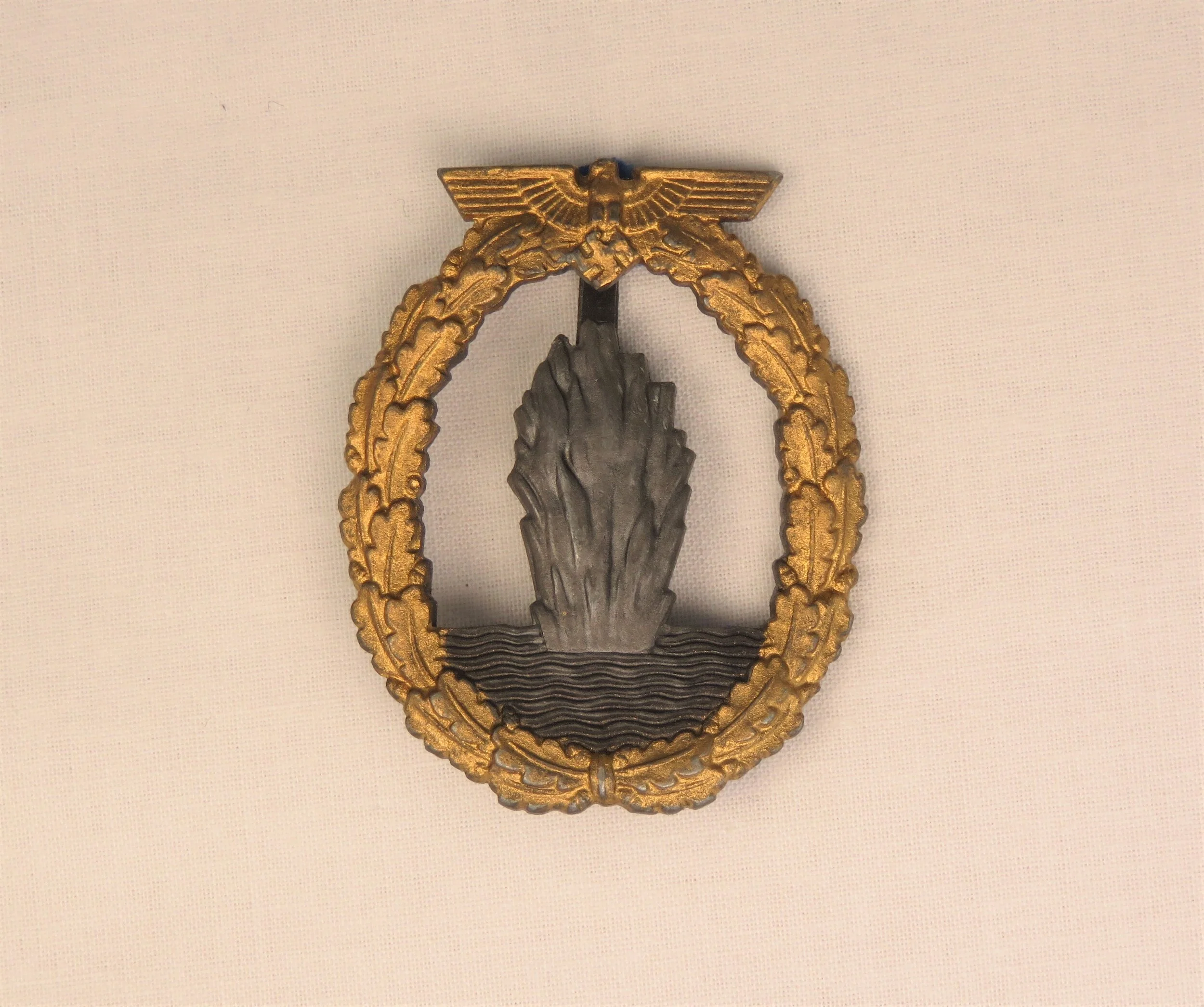 Germany.  Kriegsmarine (Navy) Minesweeper War Badge (Early)
