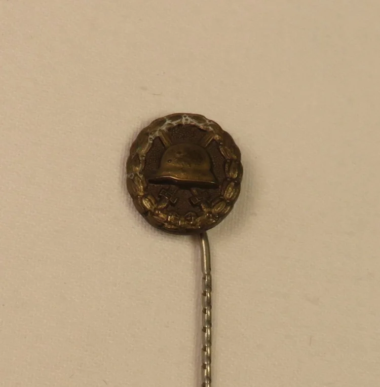 WW2　ドイツ軍　実物　党員バッチ　RZM刻印 Yahoo!オークション - WW2 ドイツ軍 実物 党員バッチ RZM刻印