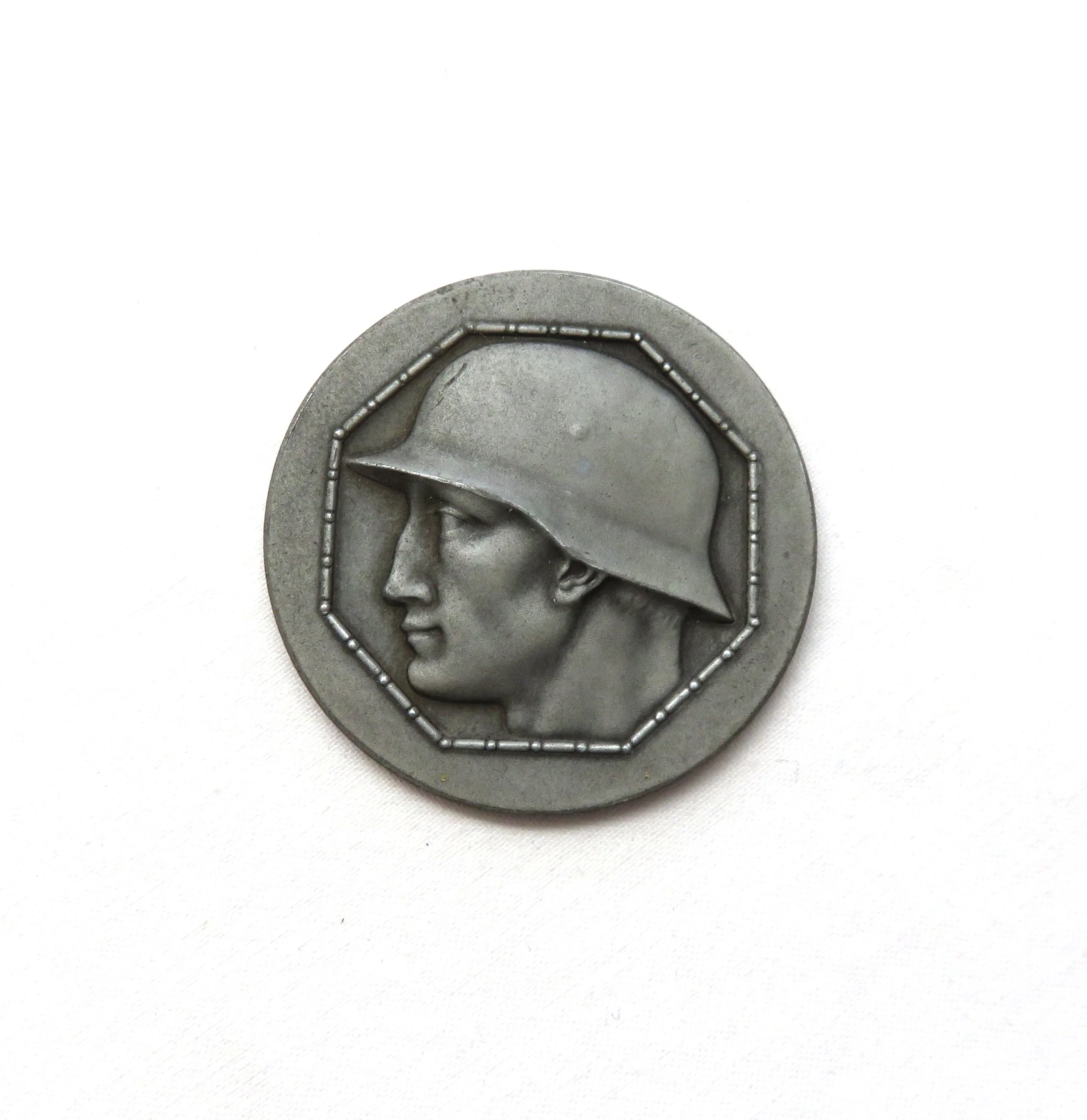 Germany.  Soldier Profile Table Medal