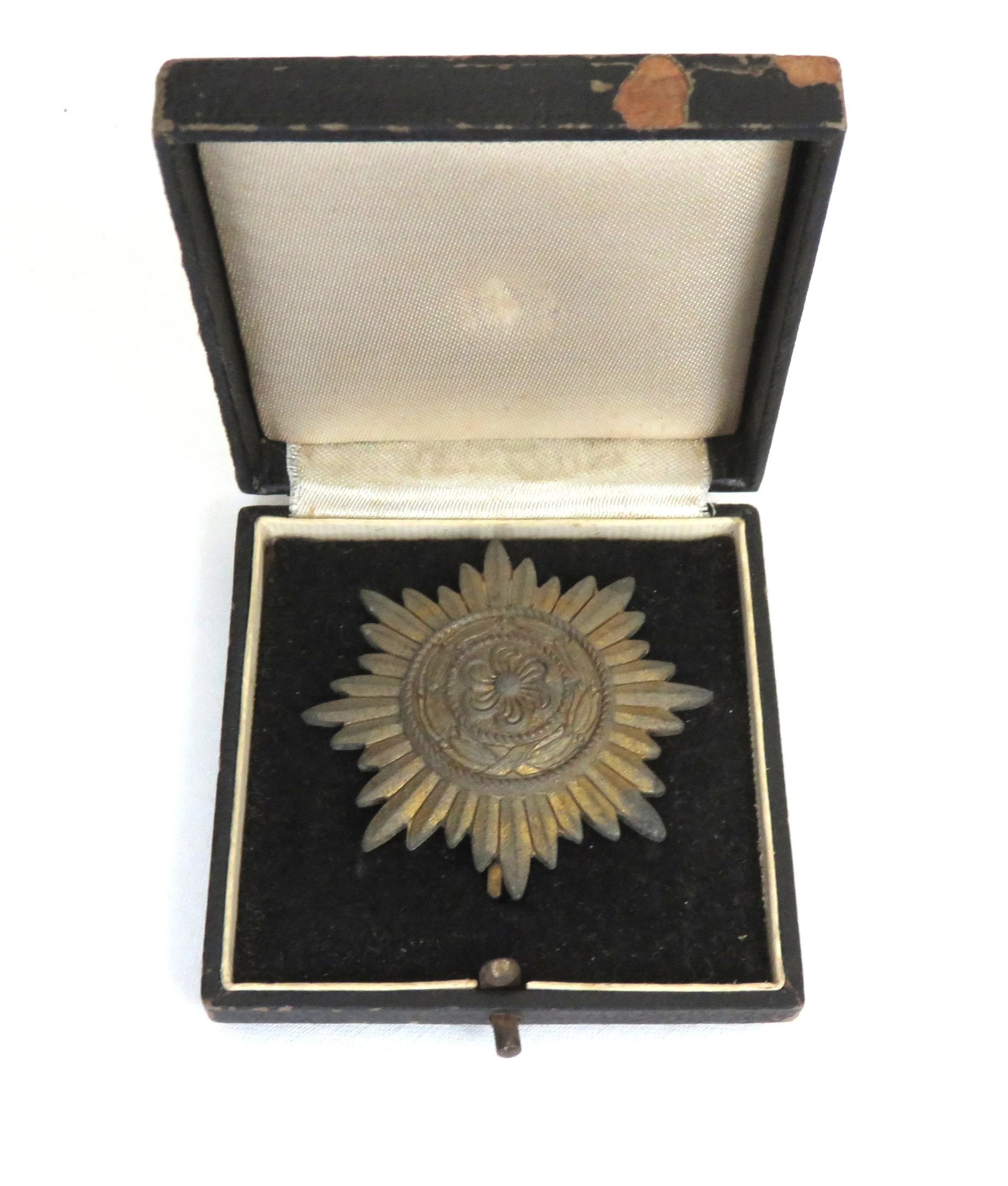 Germany.  CASED EASTERN PEOPLES DECORATION 1ST CLASS IN GOLD w/o SWORDS