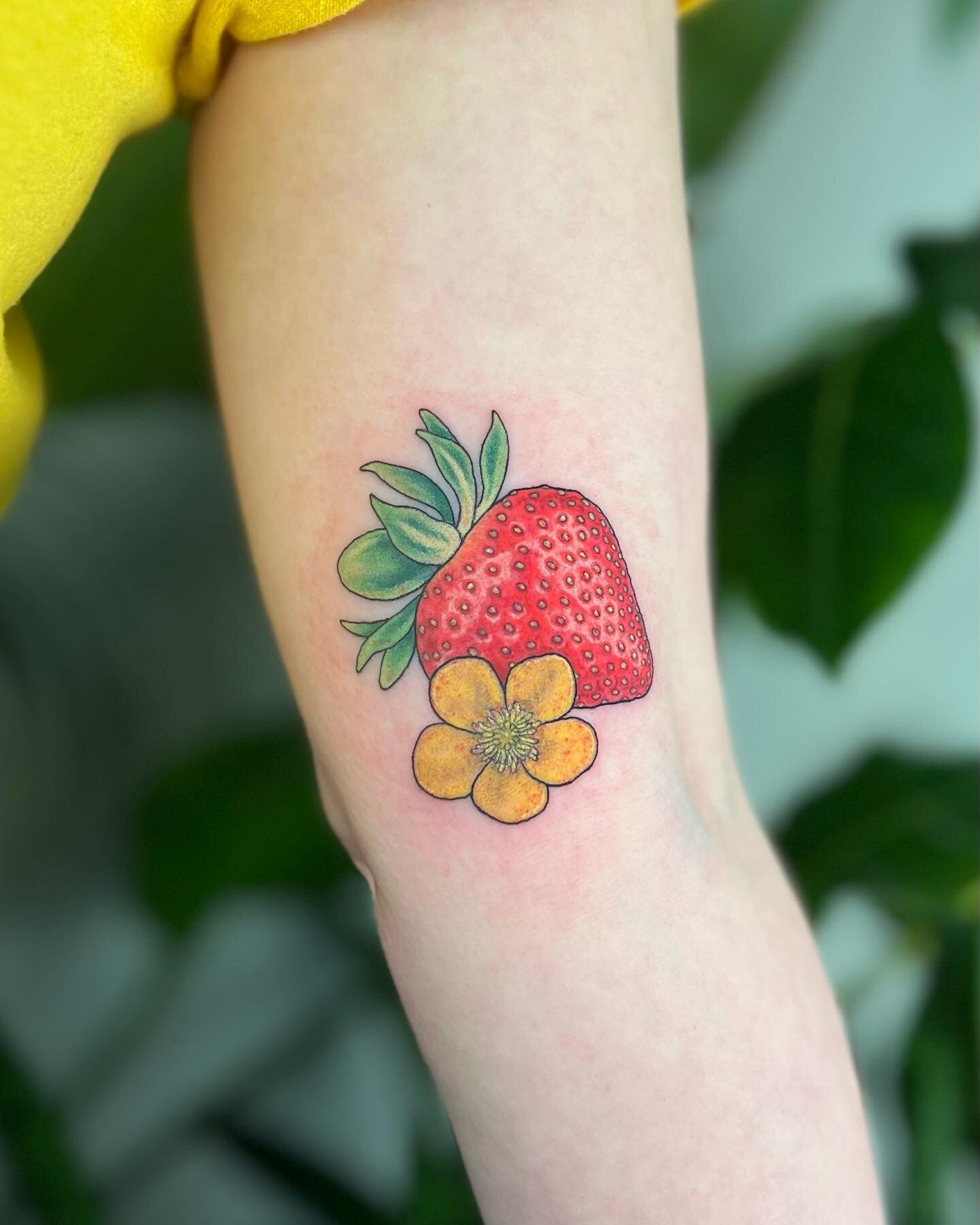 strawberry + buttercup 
really enjoyed making this piece to honor kimberly&rsquo;s kiddos. 
&bull;
#RayCorsonTattoo 
#DallasTattooArtist 
#TexasTattoos
#FemaleTattooer 
#Strawberry 
#StrawberryTattoo 
#Buttercup