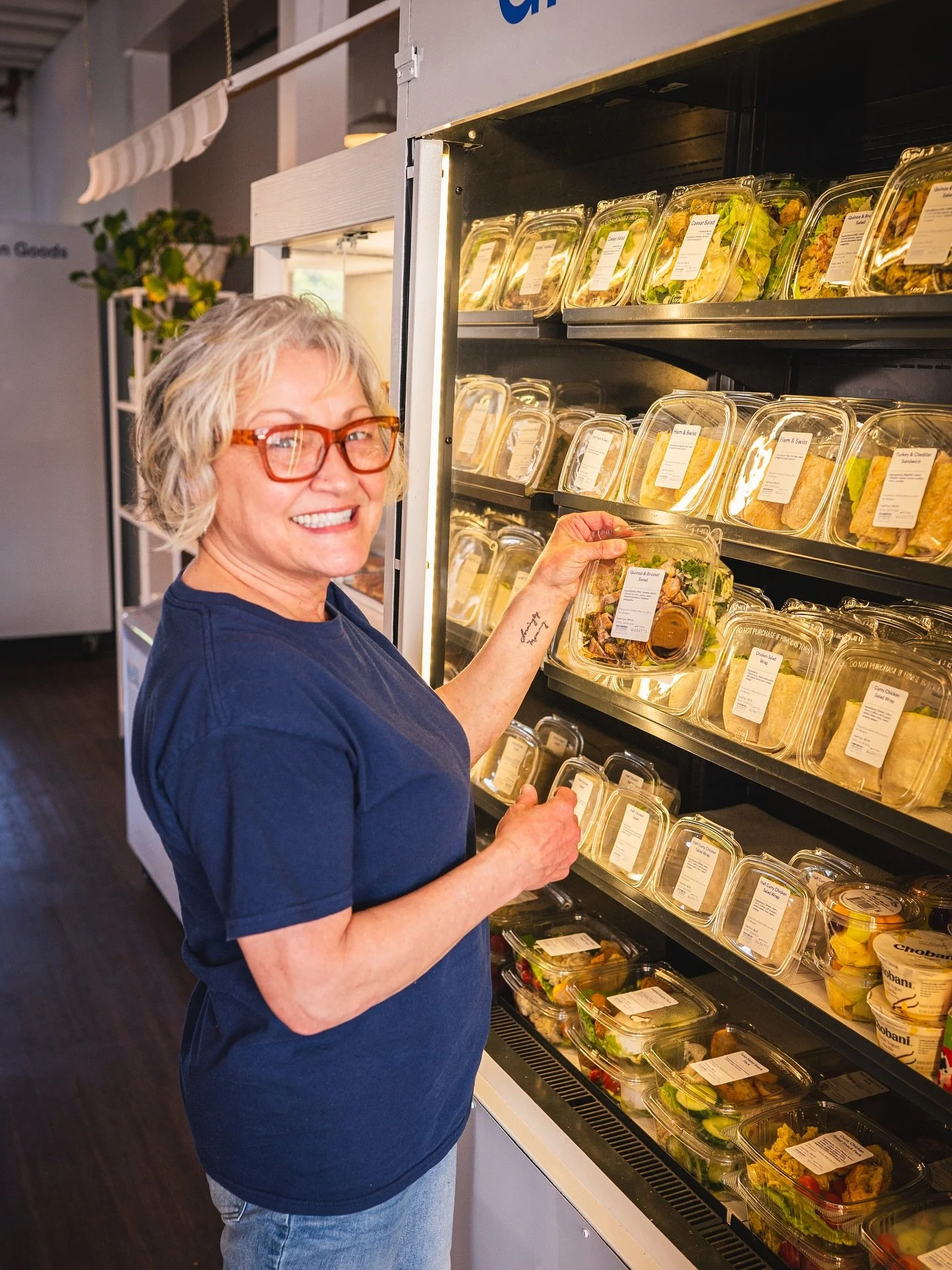 There&rsquo;s no better way to start the week than with a friendly face at Main Street Markets 🤍
 Visit us in store or order online for pickup or delivery &mdash; your all day caf&eacute;, right here in Rockland.

#mainstreetmarkets #mainefood #rock