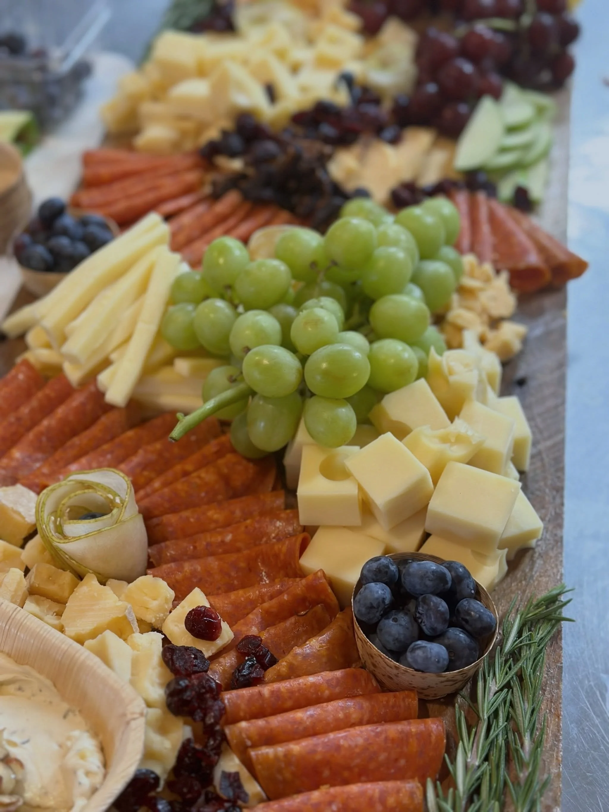 Hosting for Memorial Day? We&rsquo;ve got you. 🇺🇸✨

Memorial Day is just one week away&mdash;place your order now for easy party prep! Order catering, sides, drinks, and everything you need online for your gathering.

#mainstreetmarkets #mainefood 