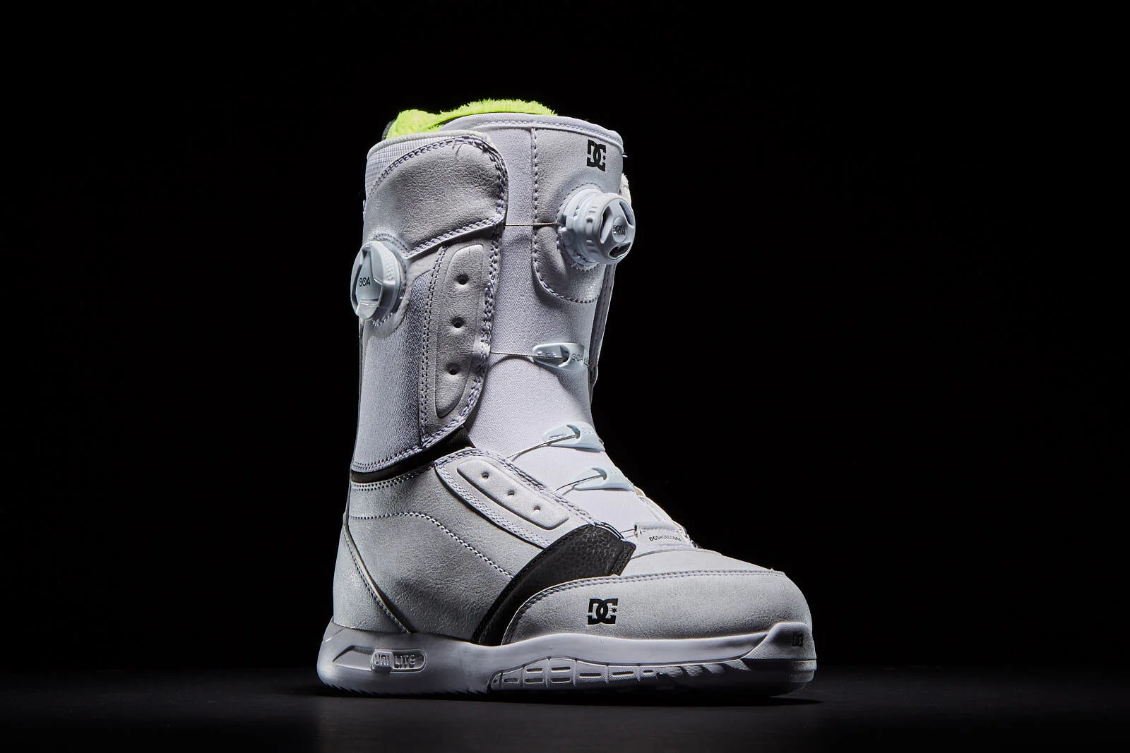 DC-081219-WI21_SnowBoots_OnBlack_BTY_012063.jpg