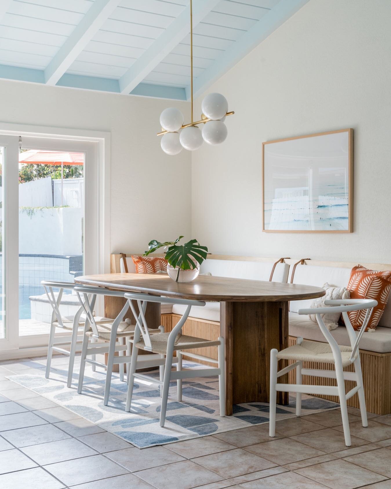 When you&rsquo;re ceiling matches the sky, things are always looking up ☀️

Design @terrasolinteriors 
Photos @charlotteleaphotography 
Project @stayblueskies 
⠀⠀⠀⠀⠀⠀⠀⠀⠀
#dreamdiningroom #diningroomgoals #diningroomideas #homerenovation #homeremodeli