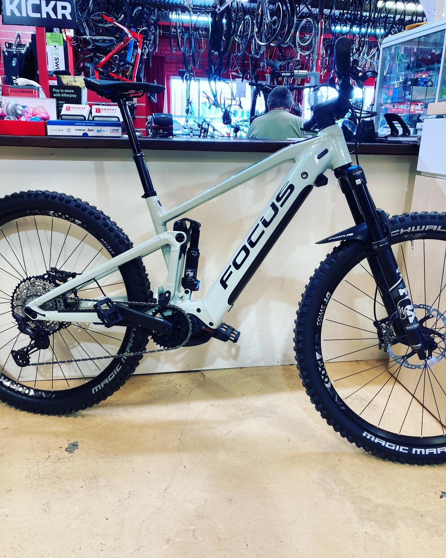 New stock arrival
One only Focus Jam 2 6.9 E-MTB size medium

Bosch Performance CX motor with 625WH battery. 
Shimano XT drive chain and 4-pot brakes. 
Fox suspension and DT Swiss H1900 wheels. 
$9199
#focusbikes #focusmtb #focusebike #focusjam2 #rid