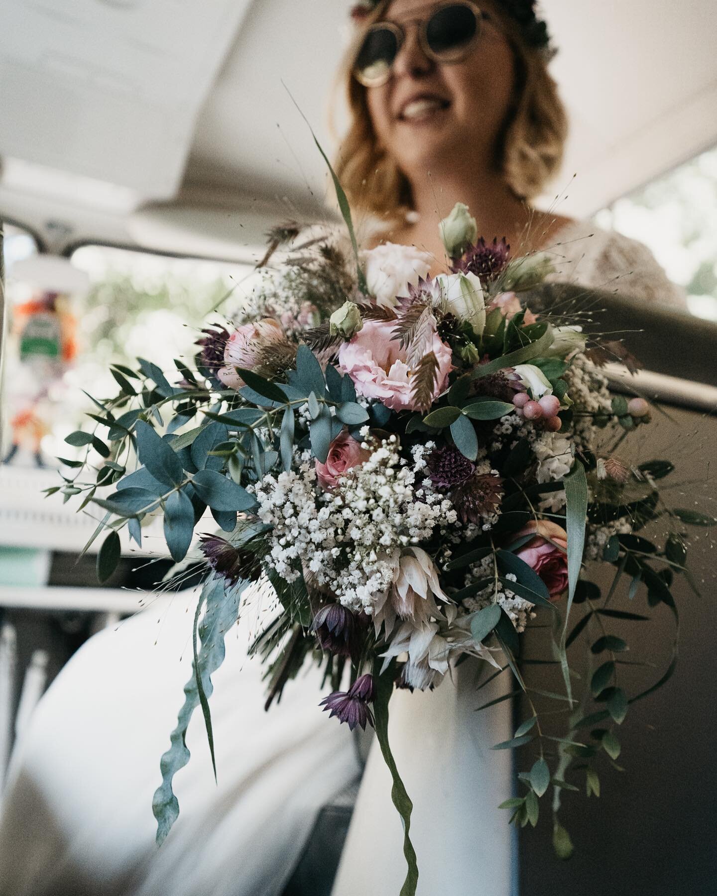 #flowerpower Was ein wahnsinns Brautstrau&szlig; oder..?
.
.
.
.

#brautstrau&szlig; #hochzeitsdeko #wirheiraten