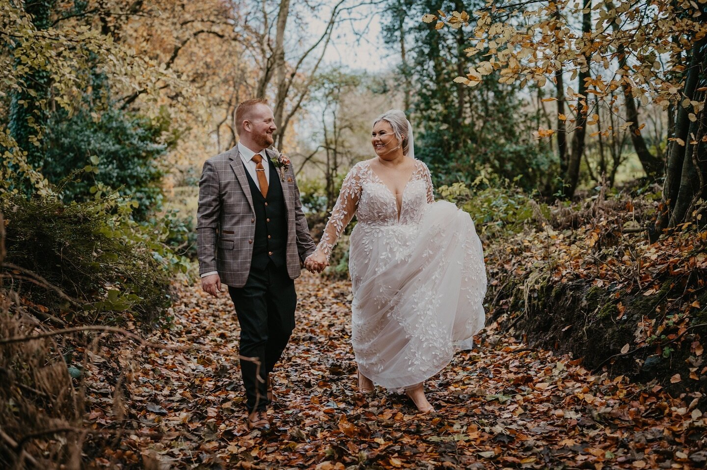 What a blast yesterday with Becky &amp; Meshy ⚡️
.
.
.
💄 @kellymcaleesemakeup_ 
💁&zwj;♀️ @rebeccamccaughern 
🏨 @rossparkhotelni 
🎥 @chapterii.films 
👗 @sjpbridalni 
👰&zwj;♀️ @orchid.studio 
📸 @cindyrobinsonphotography 
.
.
#weddingphotographer