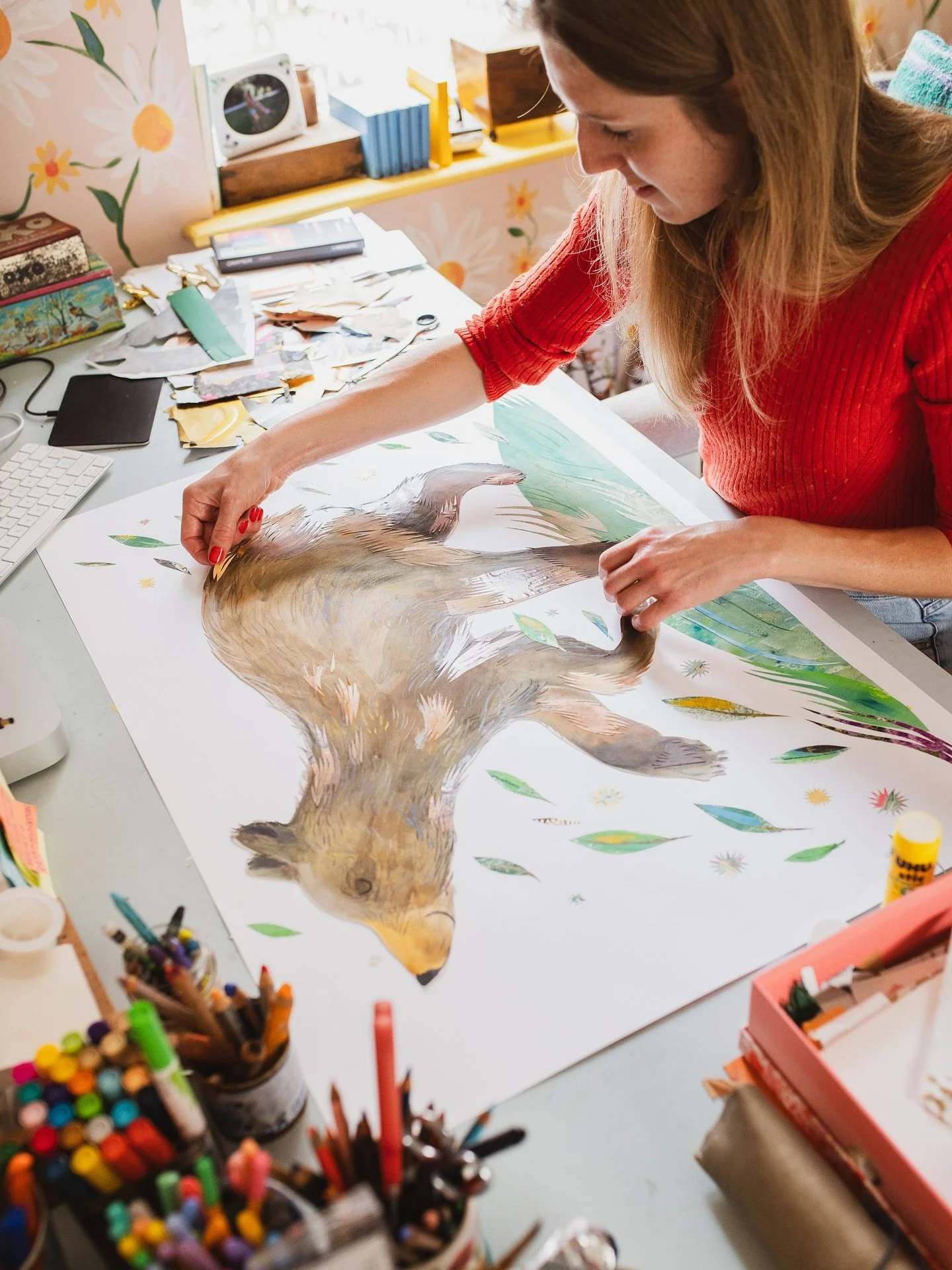 A morning with @kateslater capturing some up to date images of Kate at work and new products - in between chats, cups of tea and getting distracted by her gorgeous pup, Percy 📸