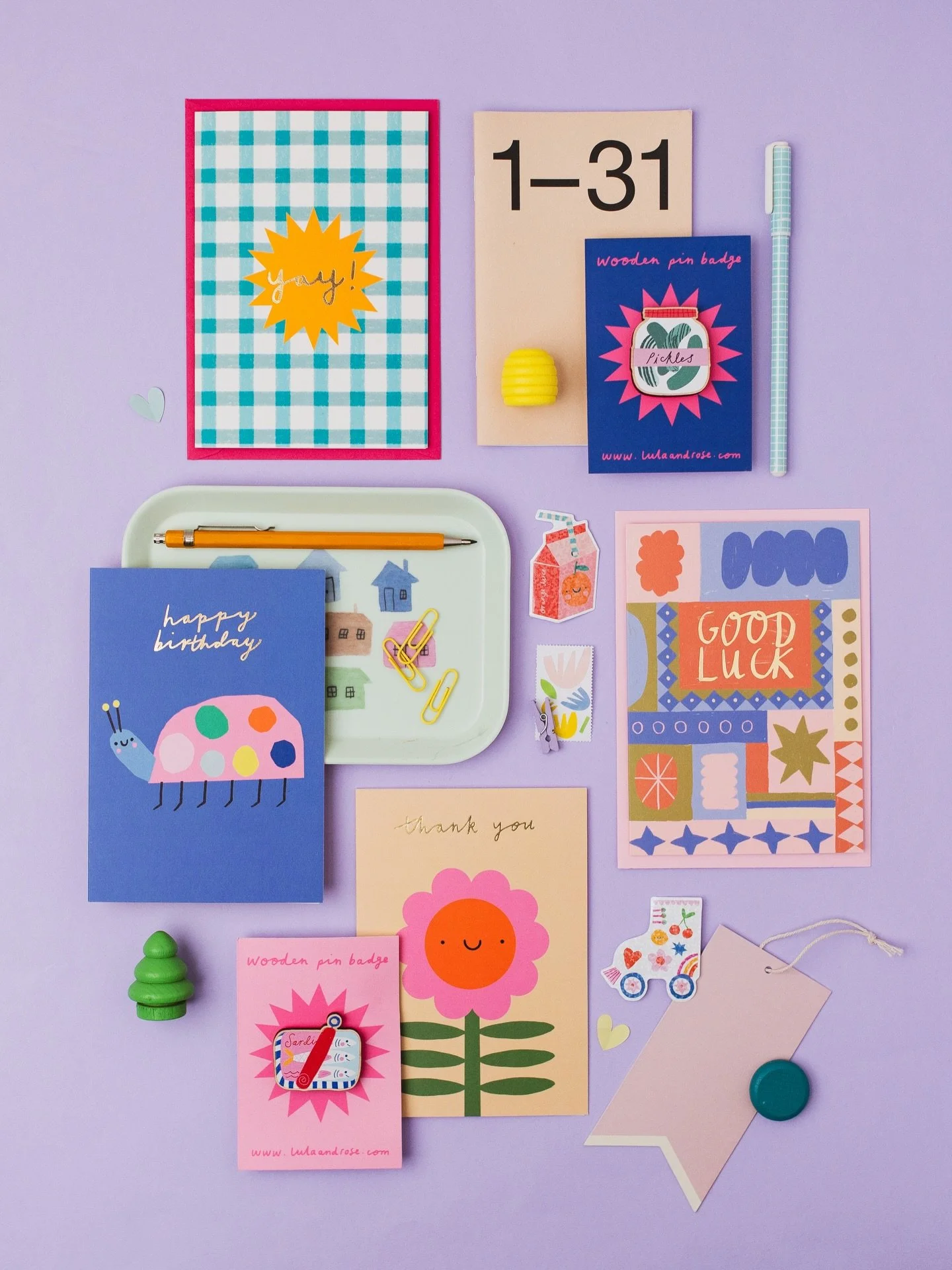 We recently worked with @lulaandrose to photograph her gorgeous range of greeting cards, stickers and badges 📸 

Swipe to see a few of the final images 👉🏻