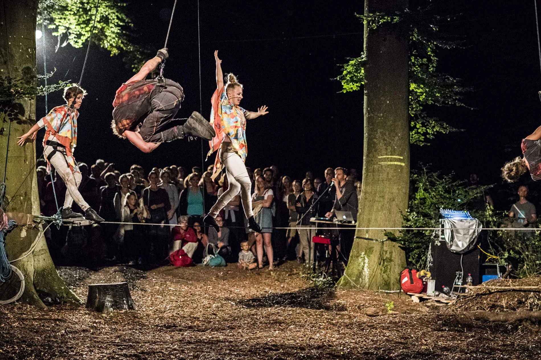 260_oeff-oeff_2018_zwischen-baeumen_davidschweizer.jpg