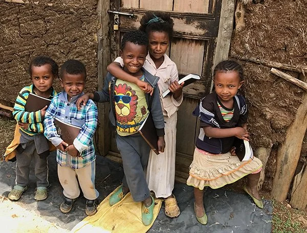 kids-with-books-600px-IMG_4105.jpg