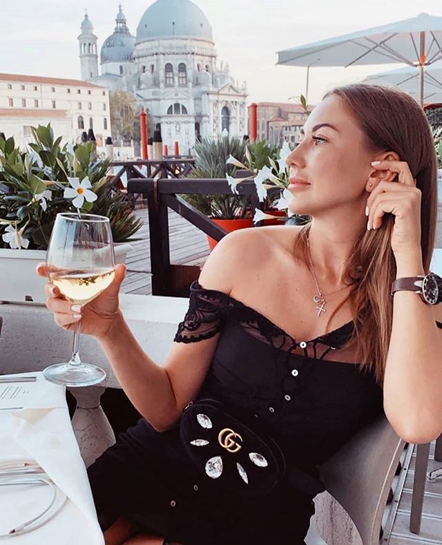 Thank you @leeeru for sharing your visit with us on the evening of Redentore! #repost

Stop by our restaurant in San Marco to enjoy a delightful evening of fresh Venetian food and exquisite views.
.
.
.
#venice #grandcanal #italianrestaurant #venetia