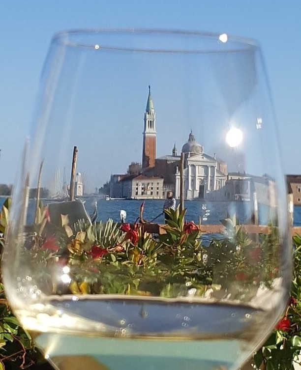 &quot;Buona esperienza&quot; says one of our guests on TripAdvisor who posted this photo. Thank you 'Piddirinu' for posting the lovely review! Very nice photo by the way of San Giorgio Maggiore from our terrace 👌⁠
.⁠
.⁠
.⁠
#venice #grandcanal #itali