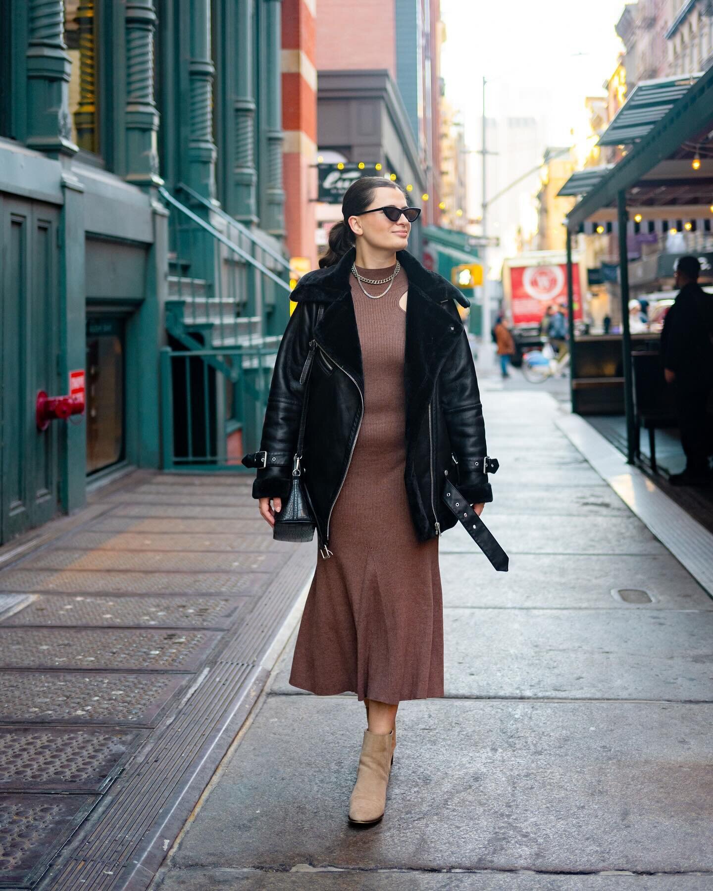 Spotted in SoHo: a brunette in brown 🤎👜🧸

We all know I love a colorful outfit but something has been calling me towards the neutrals lately 🧥

Shop this look on LTK 🤍 liketk.it/4wjz6
📸 @karyastreetstyle 

#stylebyausten #streetstyle #newyorkfa