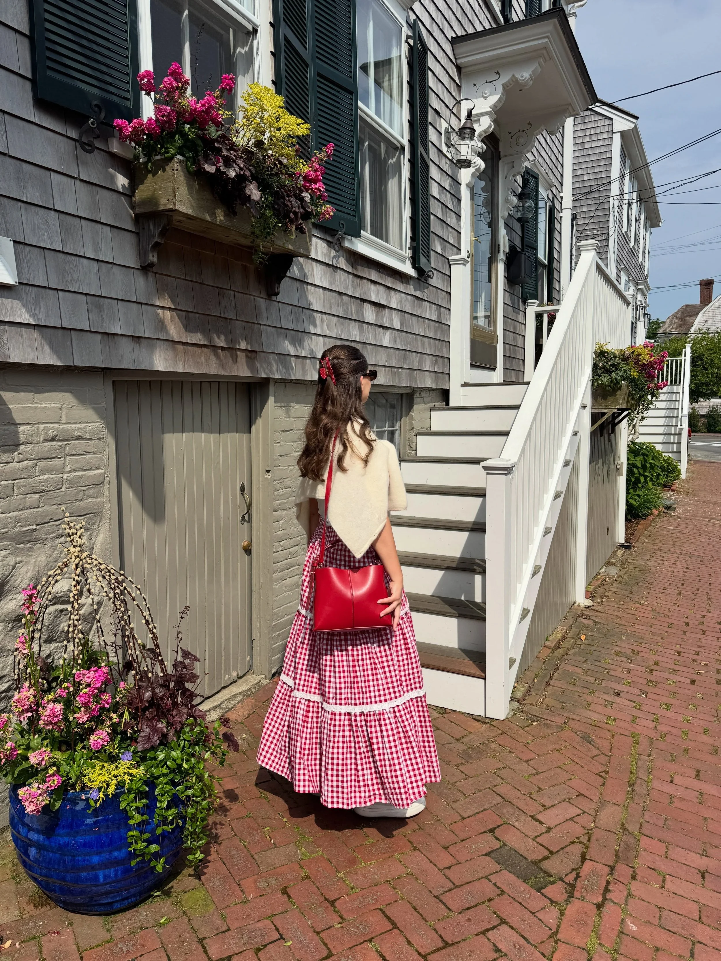 Farewell to the summer of coastal adventures, the World Cup &amp; all things sporps, salmon bowls, exploring NYC neighborhoods, the great ruffled dress debate, reading summer romances, picnics by the waterfront, the Abercrombie loose shorts, a weeken