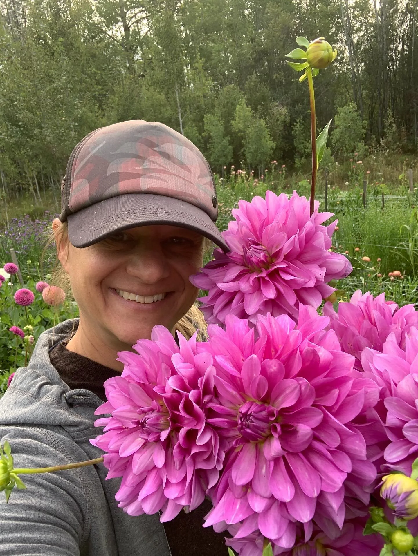 Come get creative and join me on the farm for my first U-Pick &amp; Design Event! This Sunday, September 21st at 11am. Pick your flowers you want to arrange with, while Natalie @hi.tide.photography snap photos of you in the rows of blooms! 
More deta