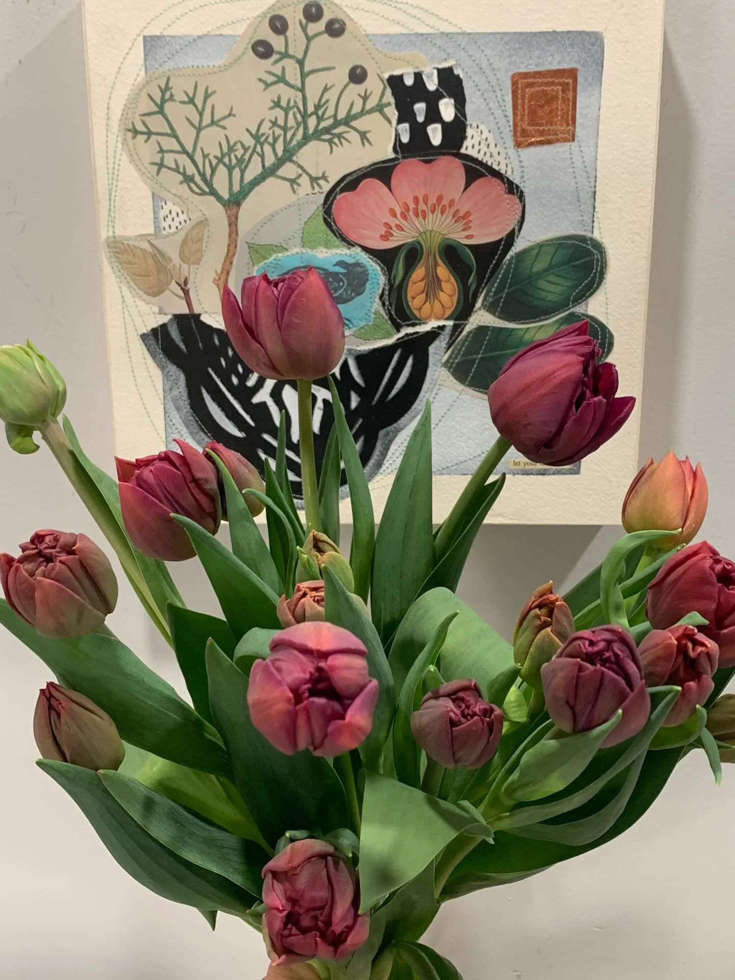 Fresh bucket of tulips @ethoscafe.golden today! 
Tulip: Alison Bradley - Double Peony Tulip &hearts;️
Art: @simplicitypathlove 💚